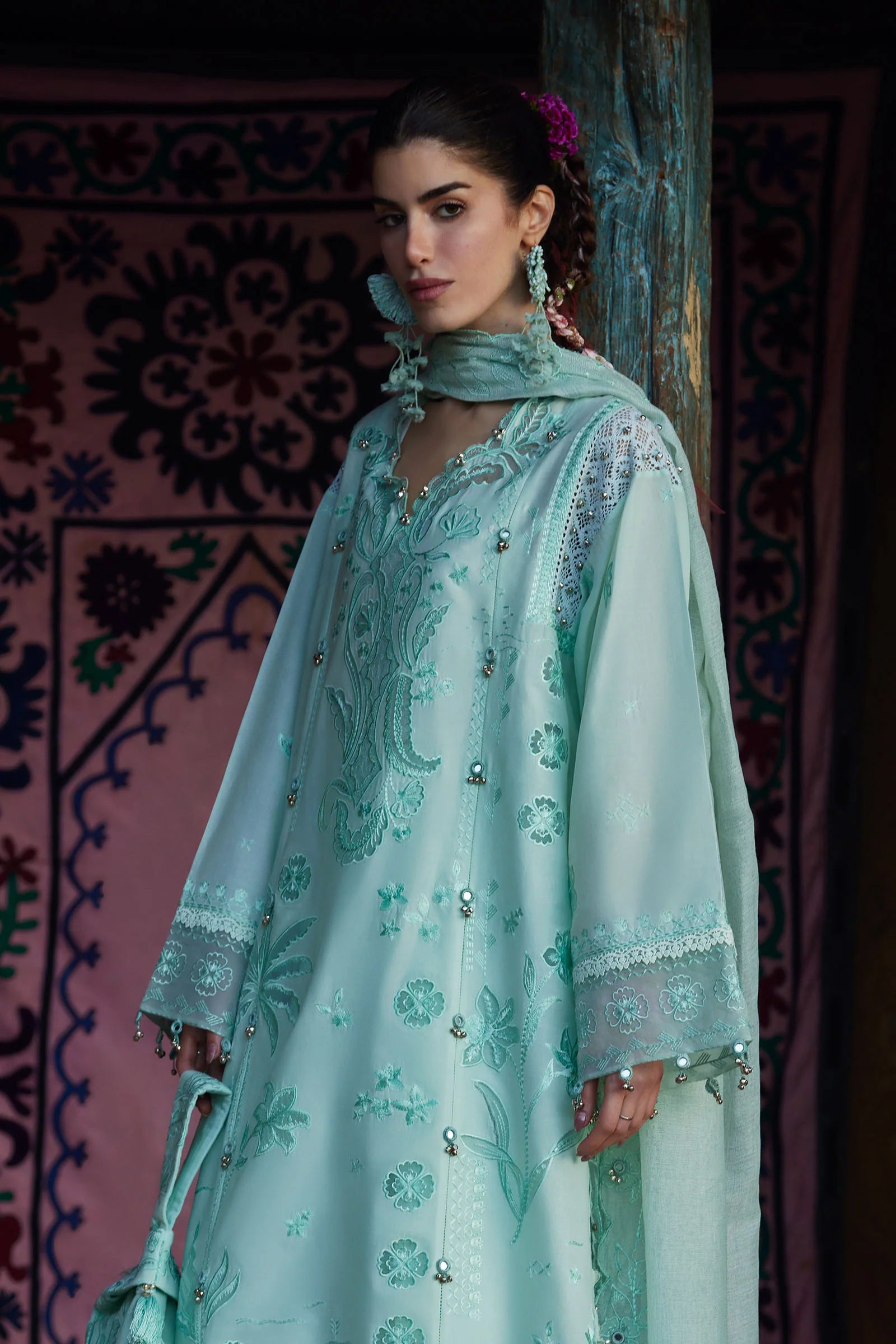 FĚN YÙN 粉韵 (ZL26-09 A)