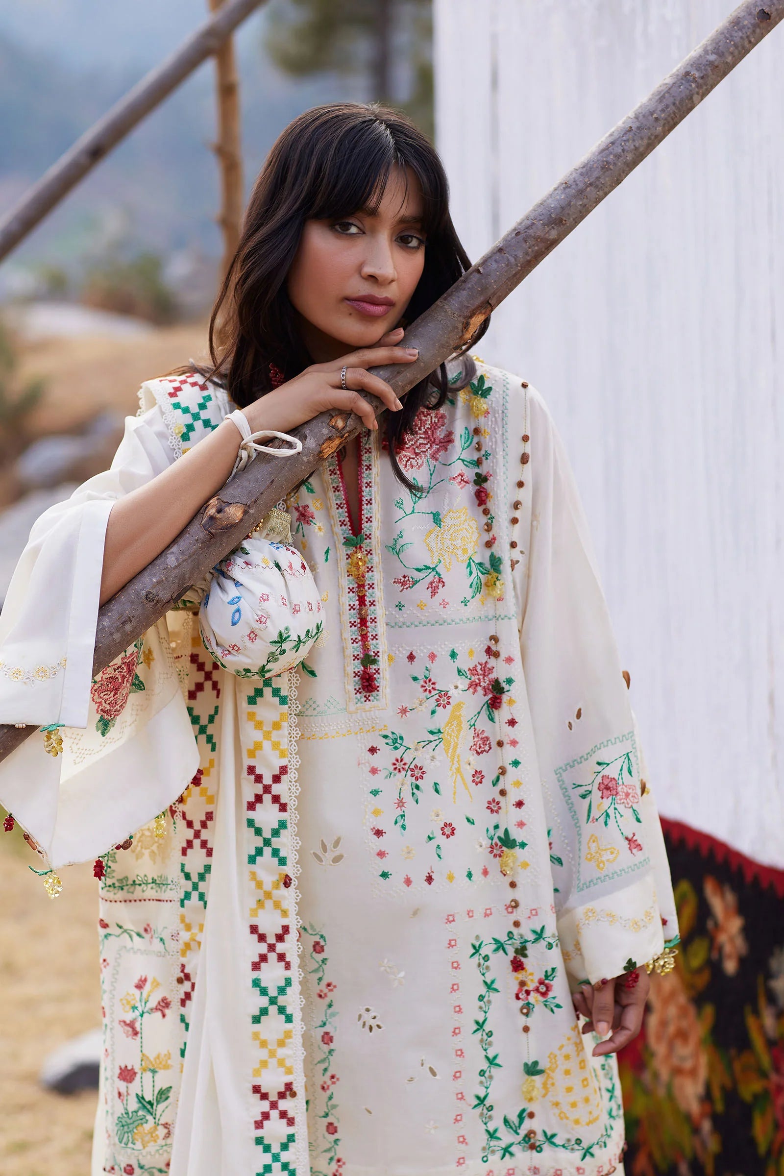 CǍI FĒNG 彩风 (ZL26-08 B)