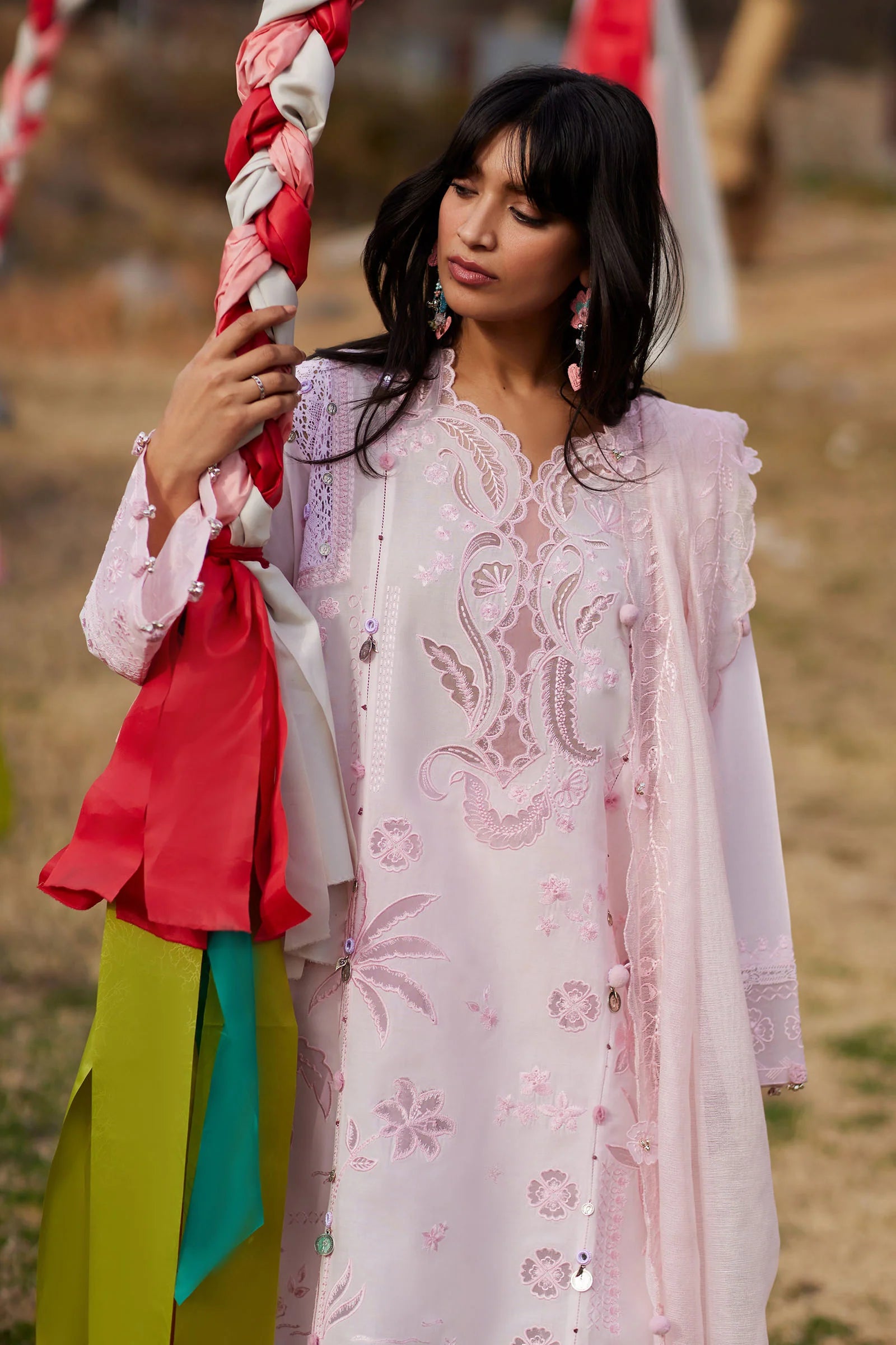 FĚN YÙN 粉韵 (ZL26-09 B)