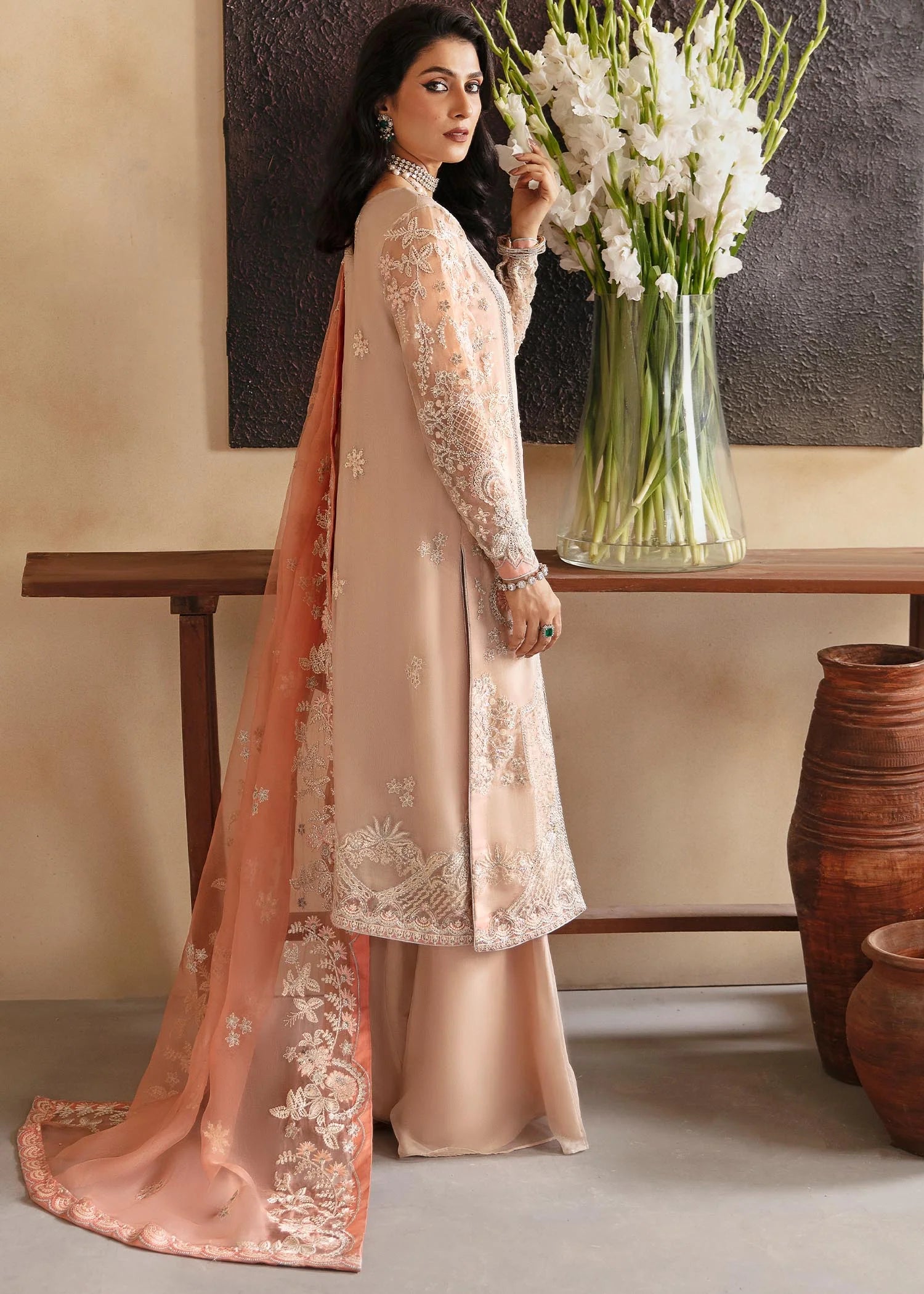 SALONI