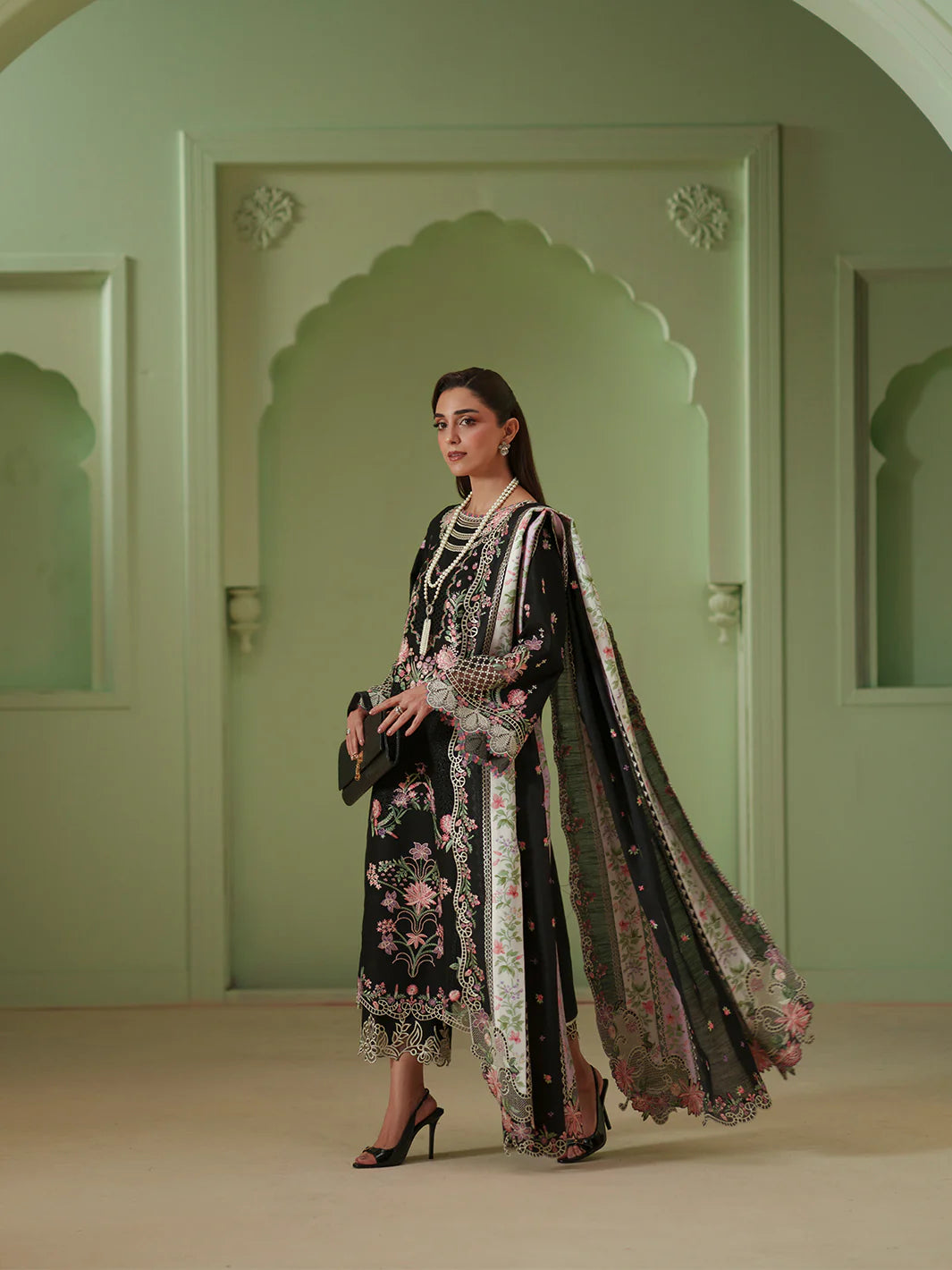 D-112-B | 3 PC LUXURY LAWN