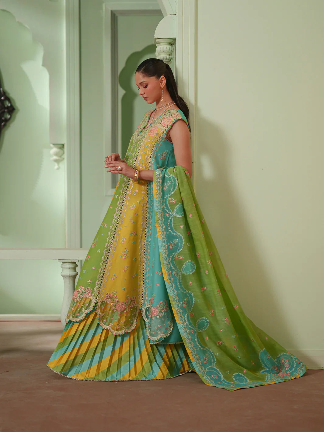 D-114-A | 3 PC LUXURY LAWN