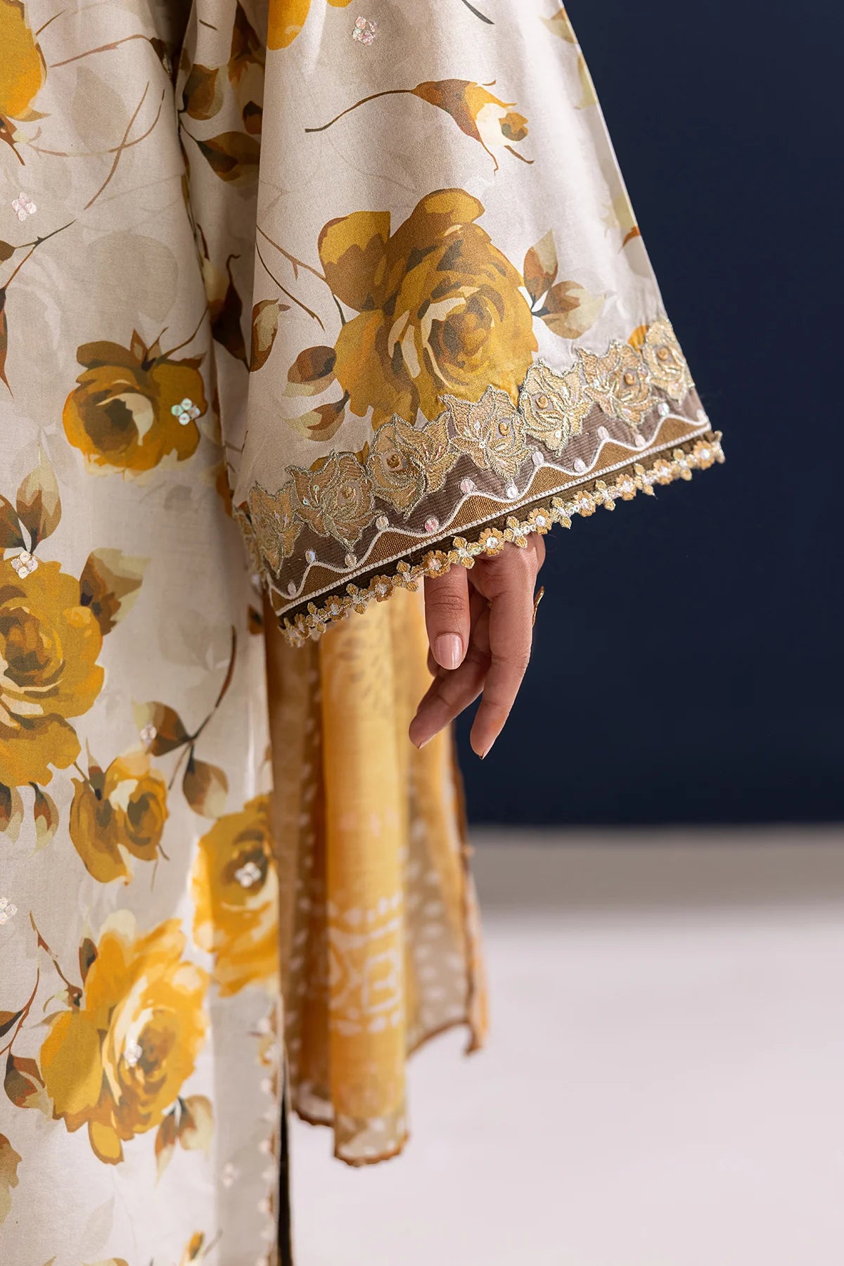 EMBROIDERED LAWN UF-4462