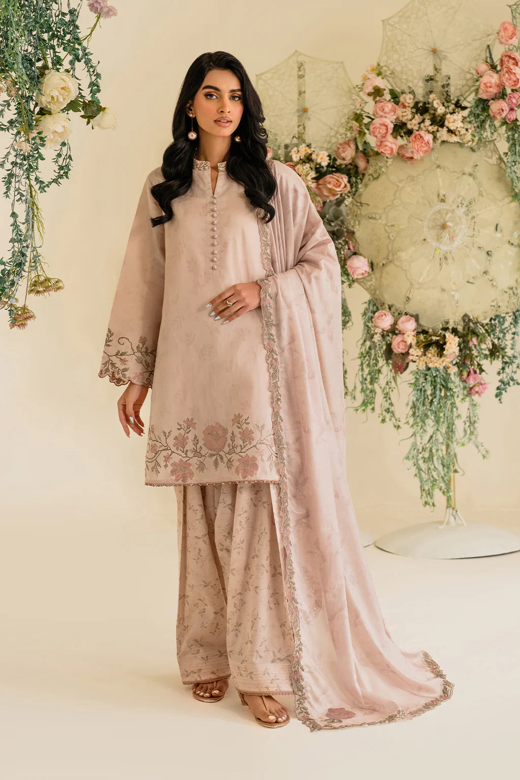 UE-424 EMBROIDERED TEXTURED LAWN