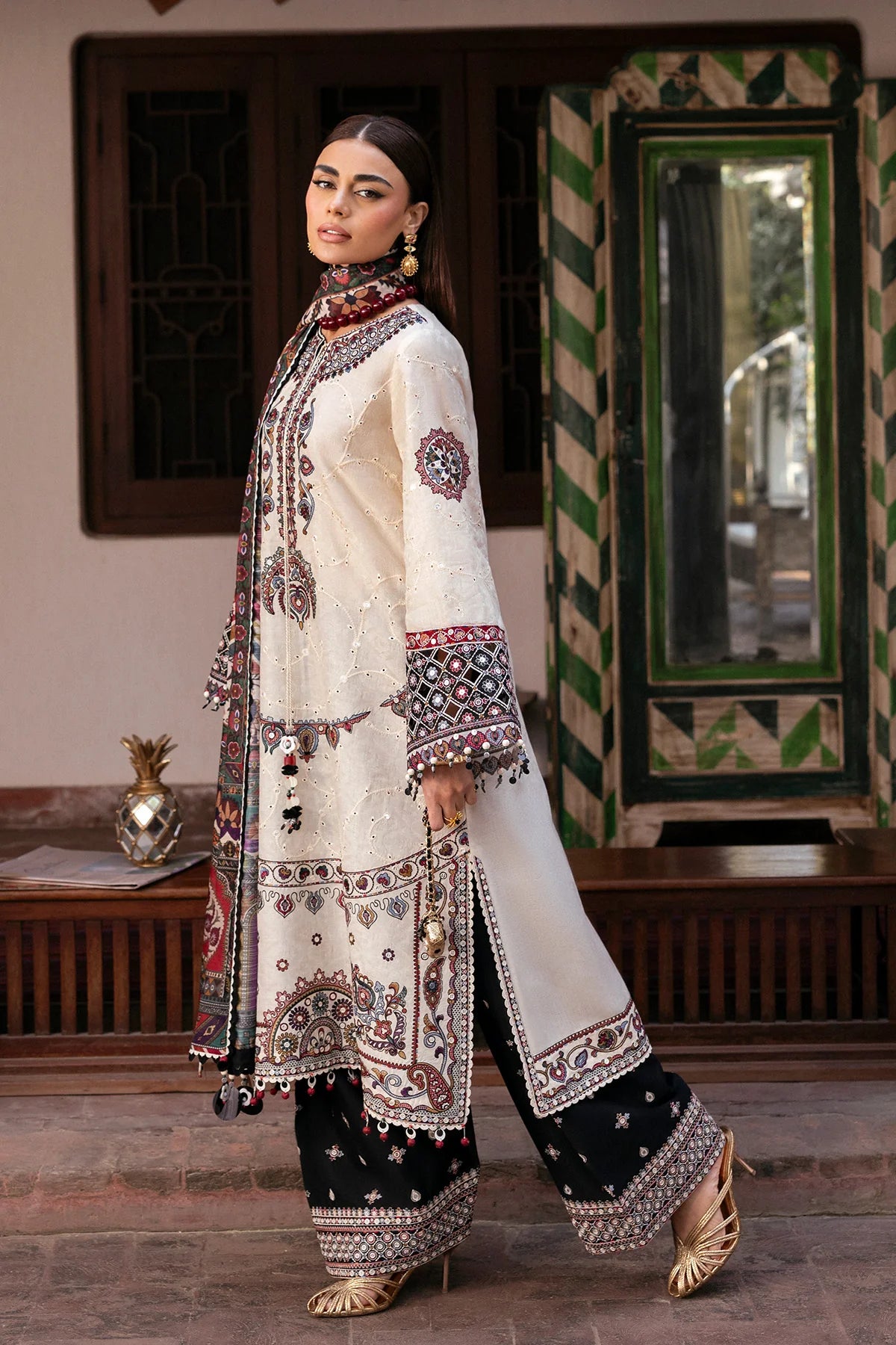 EMBROIDERED LUXURY LAWN SL26-D02