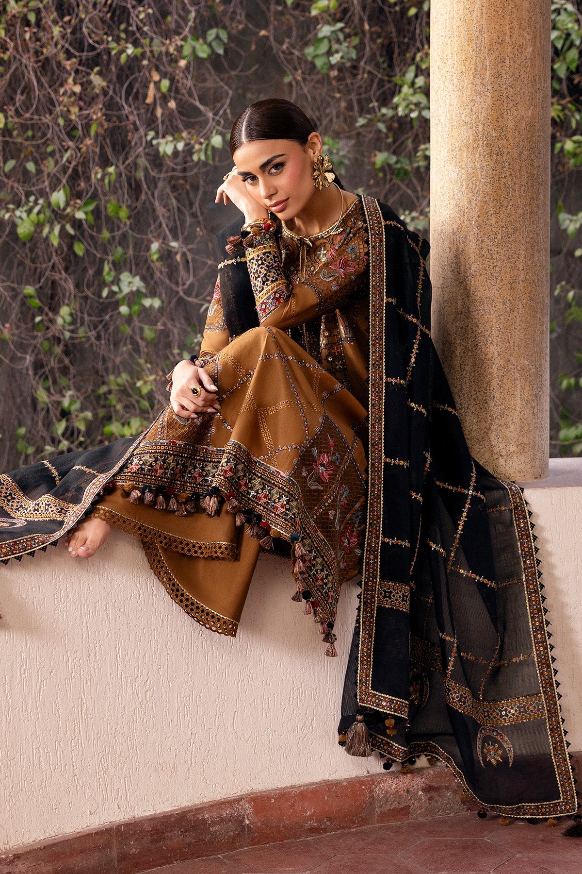 EMBROIDERED LUXURY LAWN SL26-D05