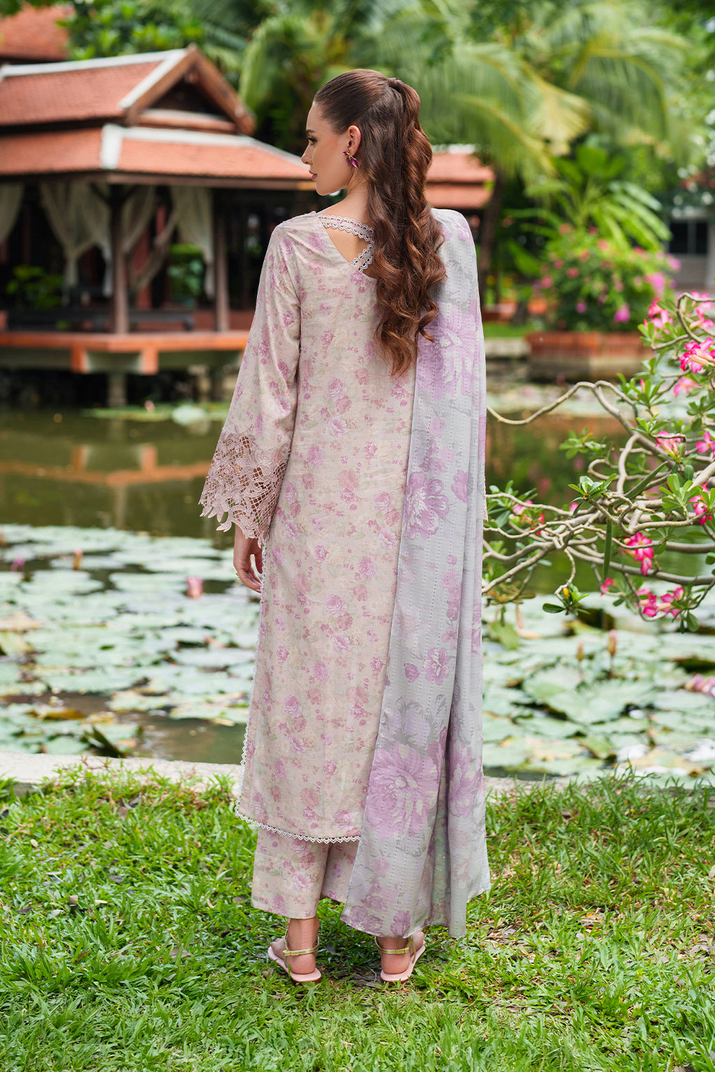 UE-505 EMBROIDERED LAWN