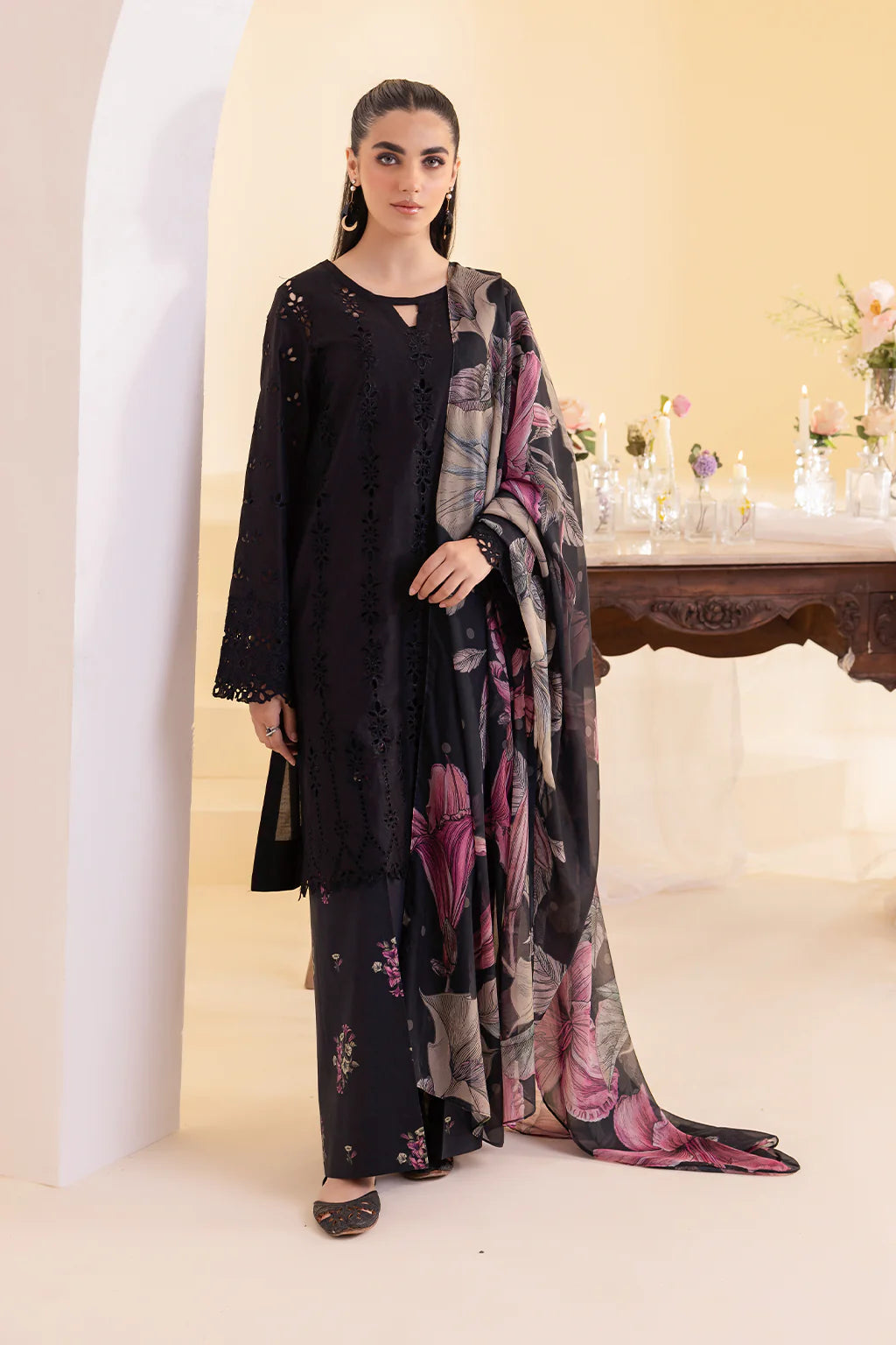 UE-253 EMBROIDERED LAWN