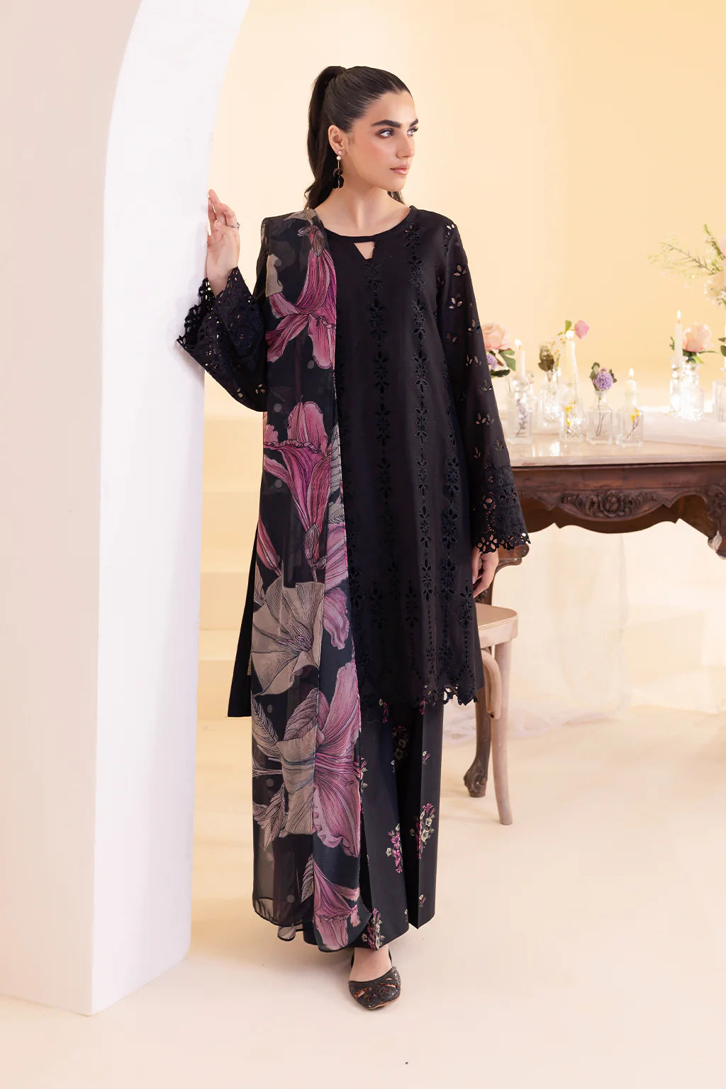 UE-253 EMBROIDERED LAWN