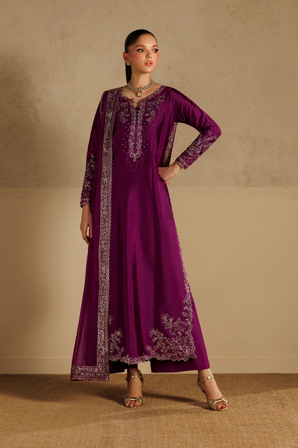 UE-736 EMBROIDERED SHEESHA SILK