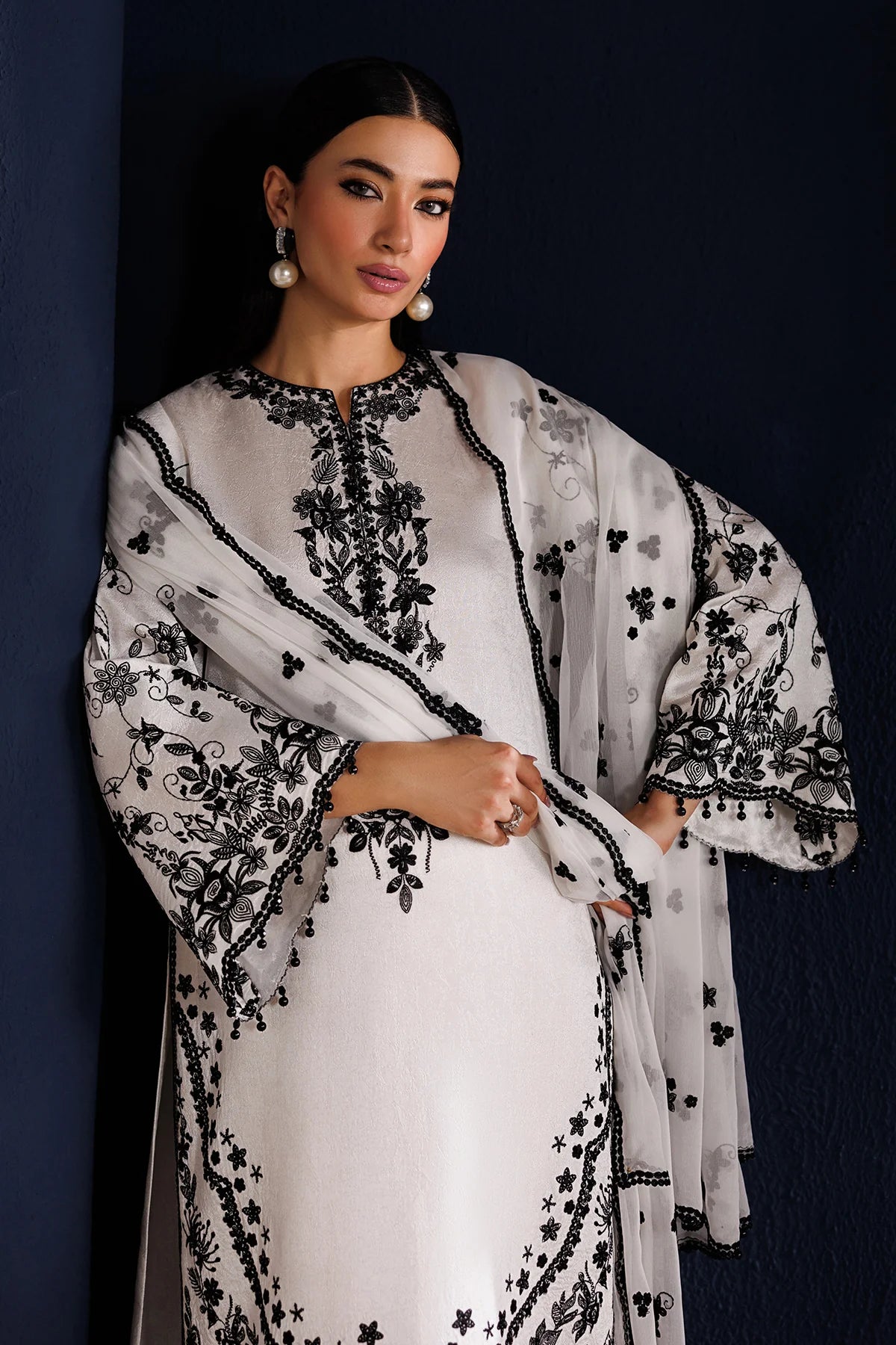 EMBROIDERED JACQUARD SILK UF-4442