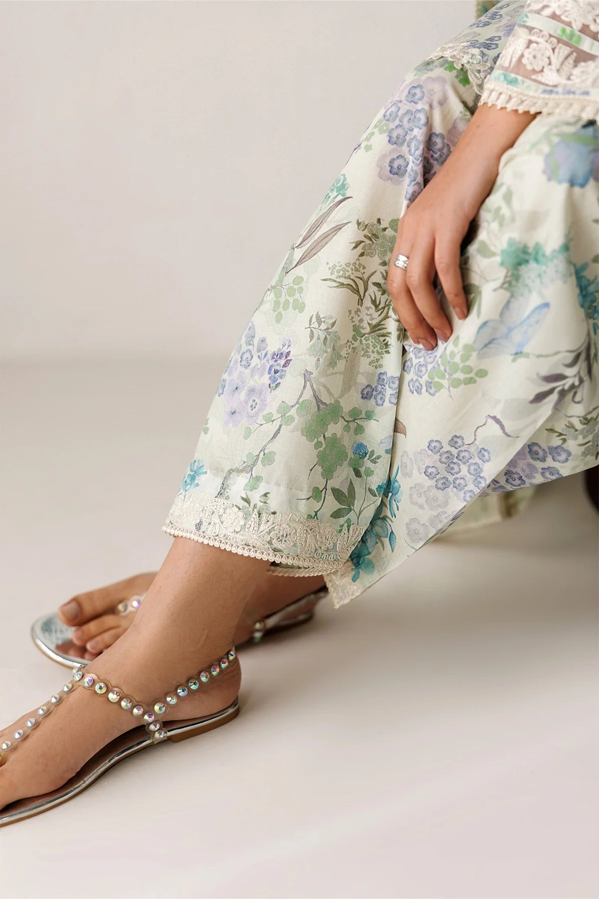 EMBROIDERED LAWN UF-4417