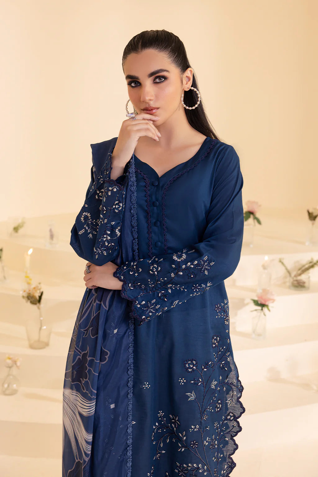 UE-260 EMBROIDERED LAWN