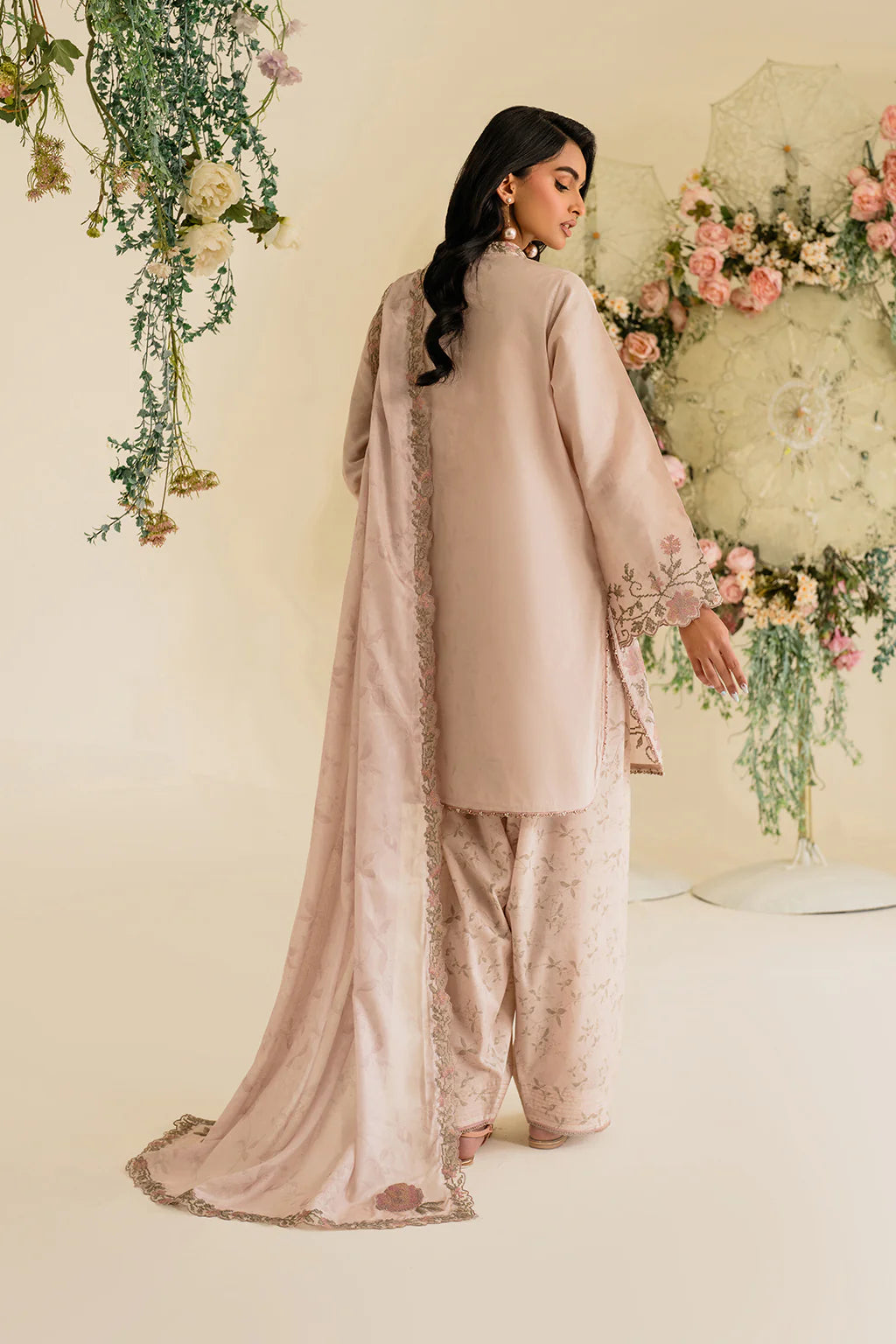 UE-424 EMBROIDERED TEXTURED LAWN