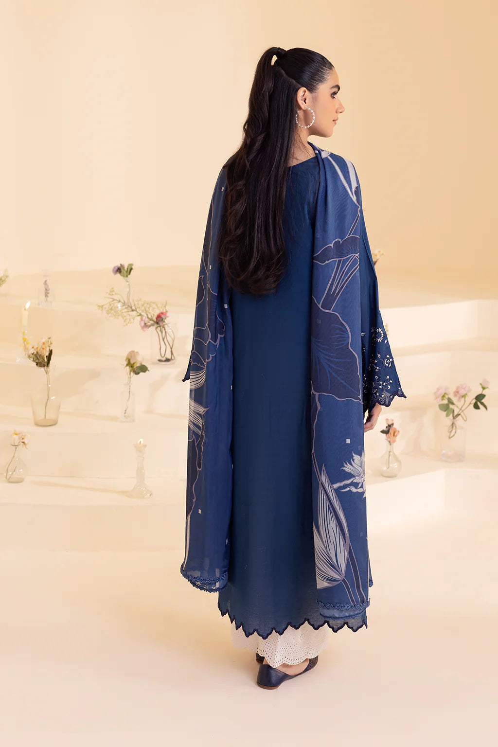 UE-260 EMBROIDERED LAWN