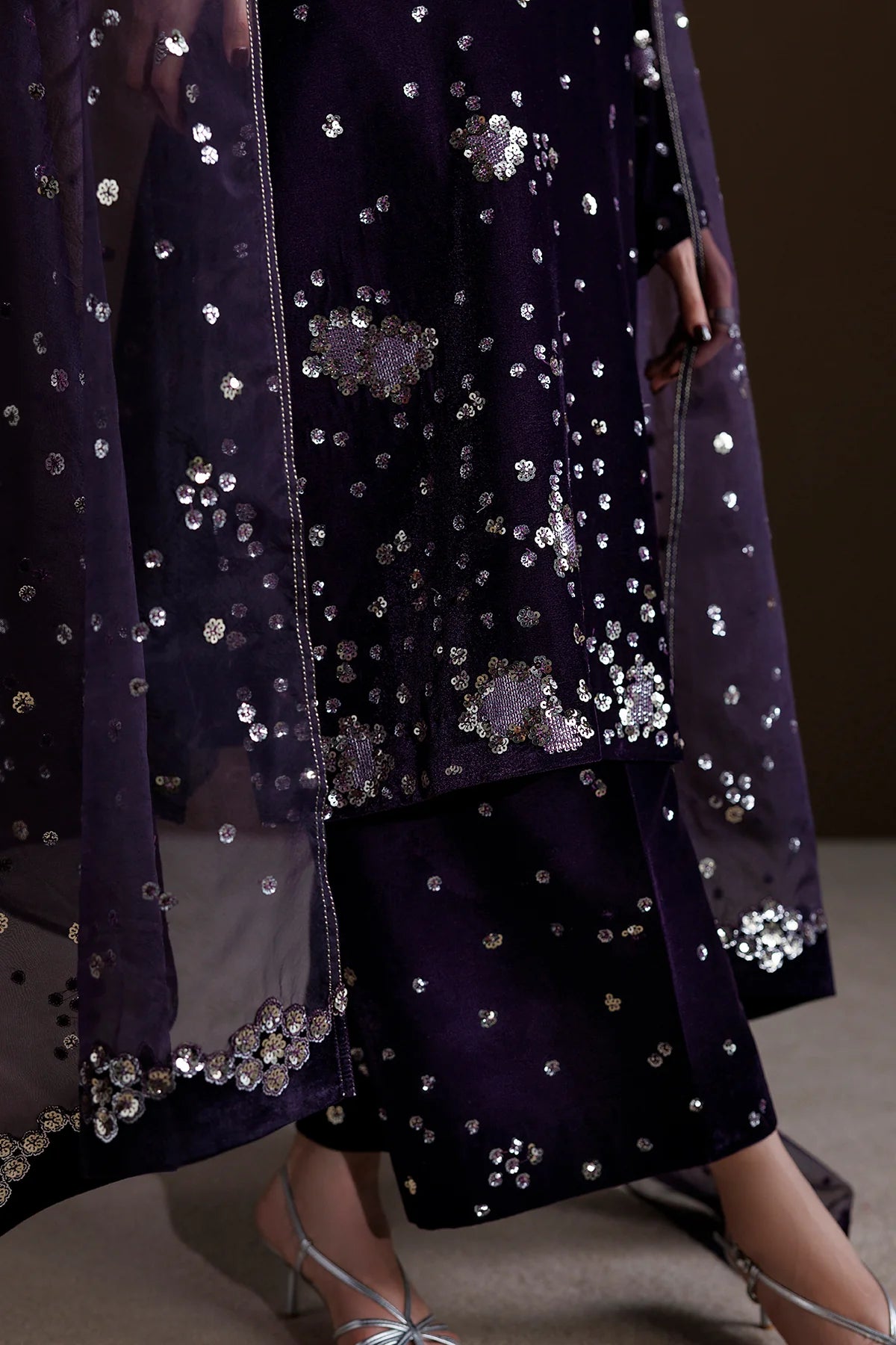 EMBROIDERED VELVET UF-4549