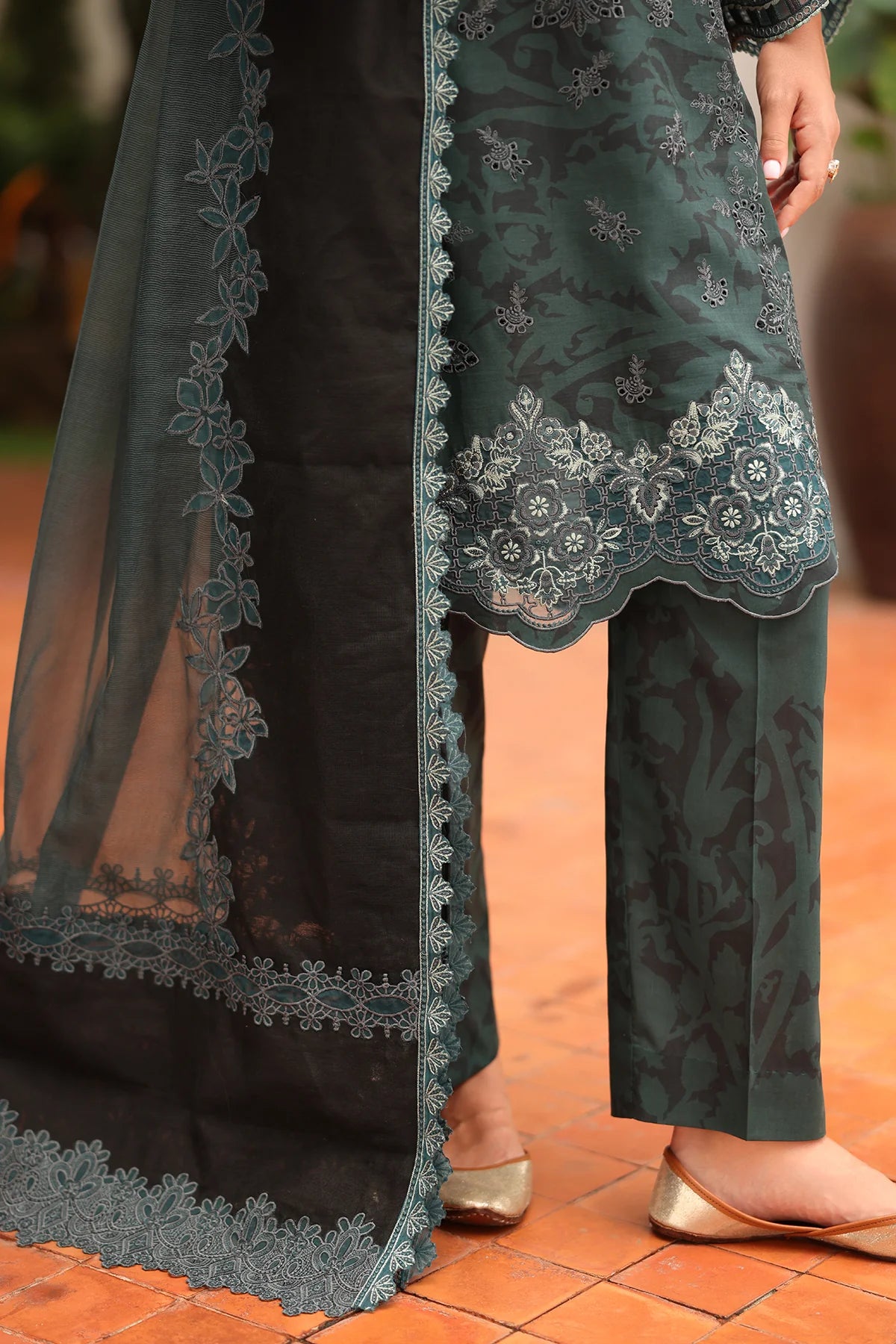 EMBROIDERED LAWN UF-4253