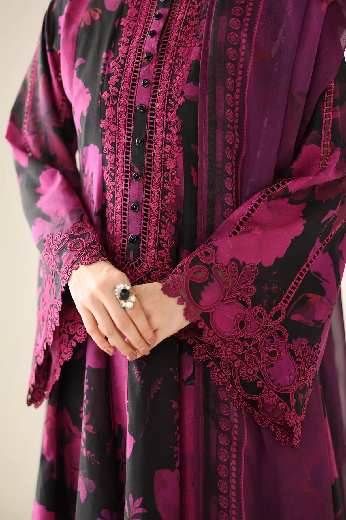EMBROIDERED LAWN UF-4174