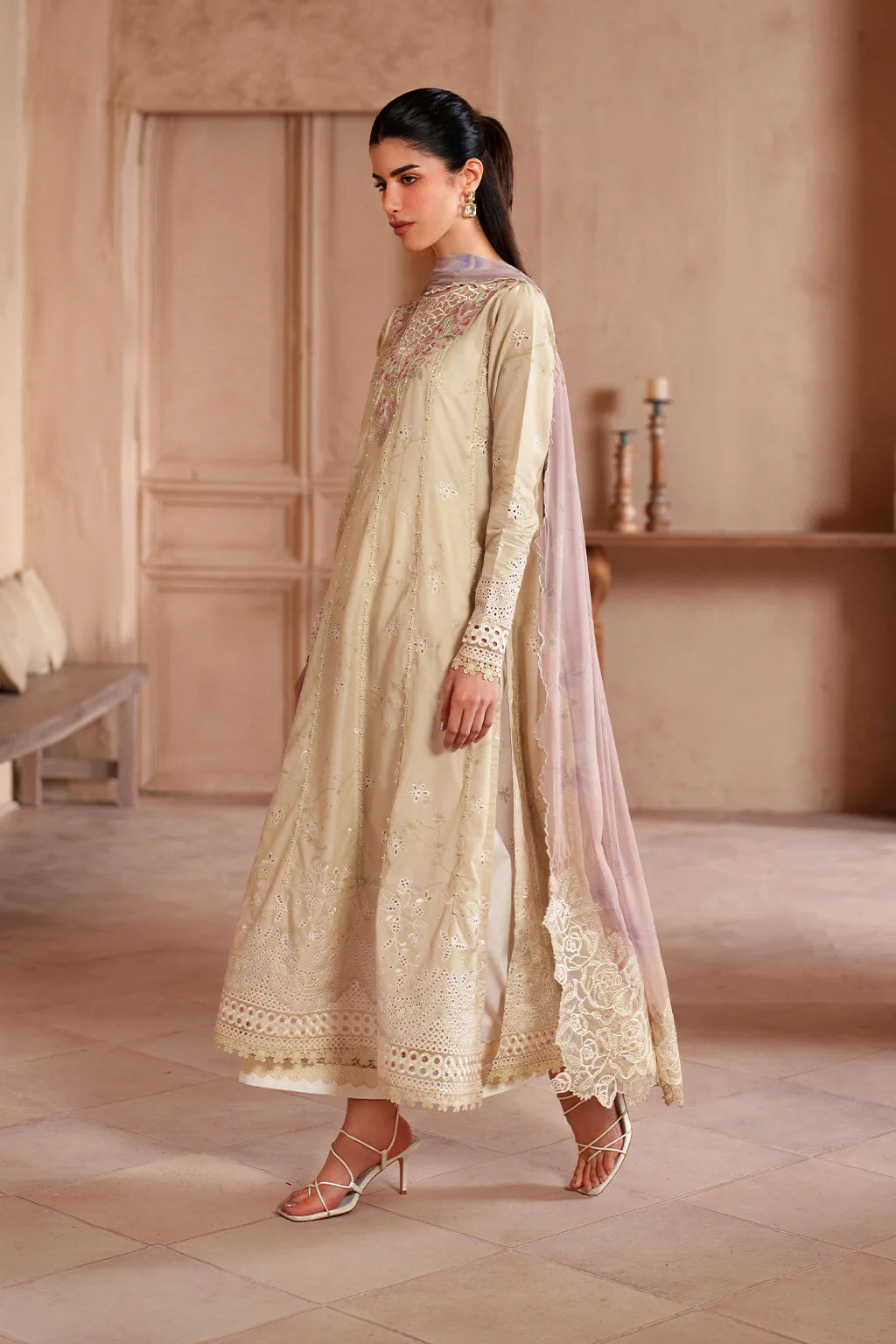 EL-10 EMBROIDERED LAWN
