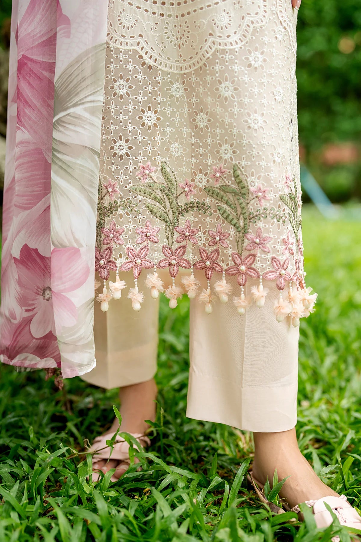 EMBROIDERED LAWN UF-4272
