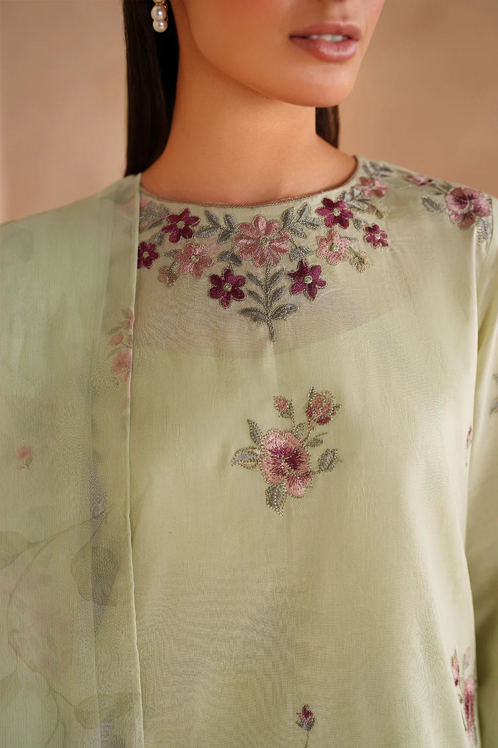 UE-606 EMBROIDERED LAWN