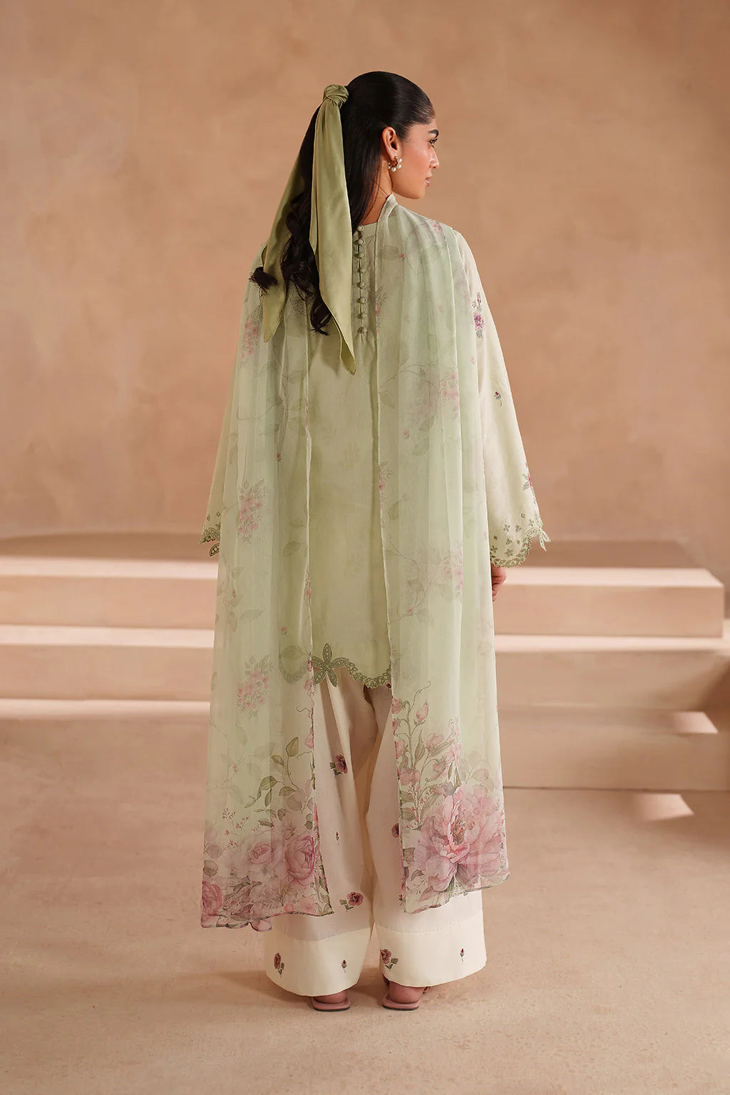UE-606 EMBROIDERED LAWN