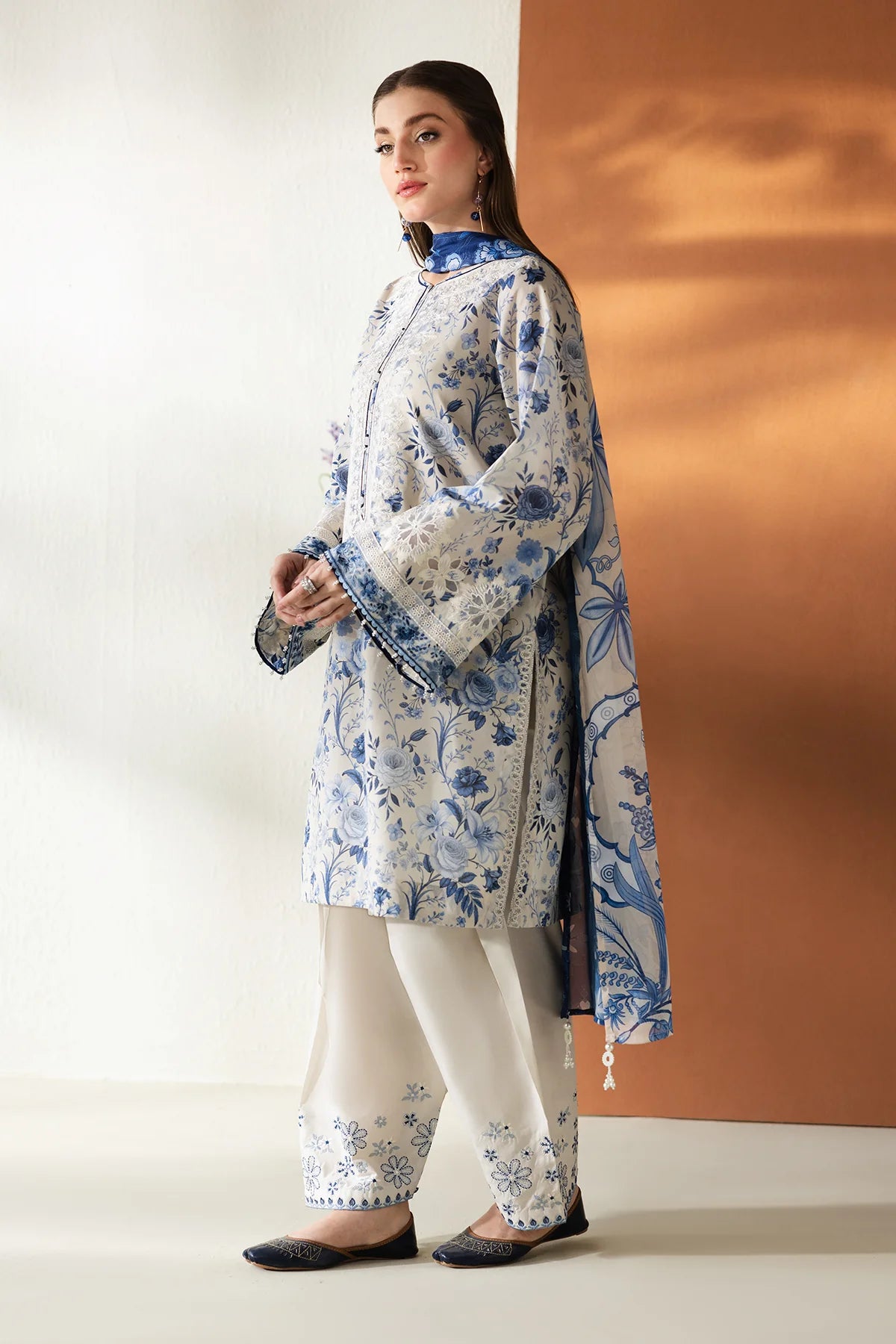 EMBROIDERED LAWN UF-4429