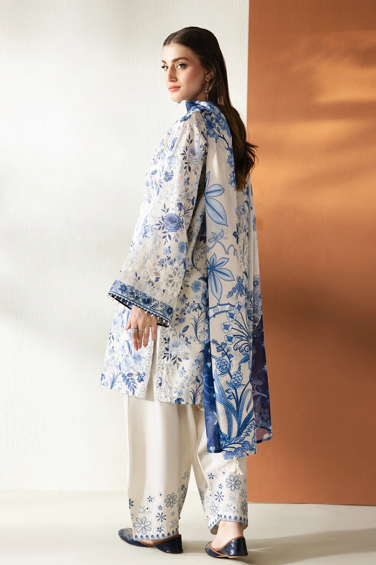EMBROIDERED LAWN UF-4429