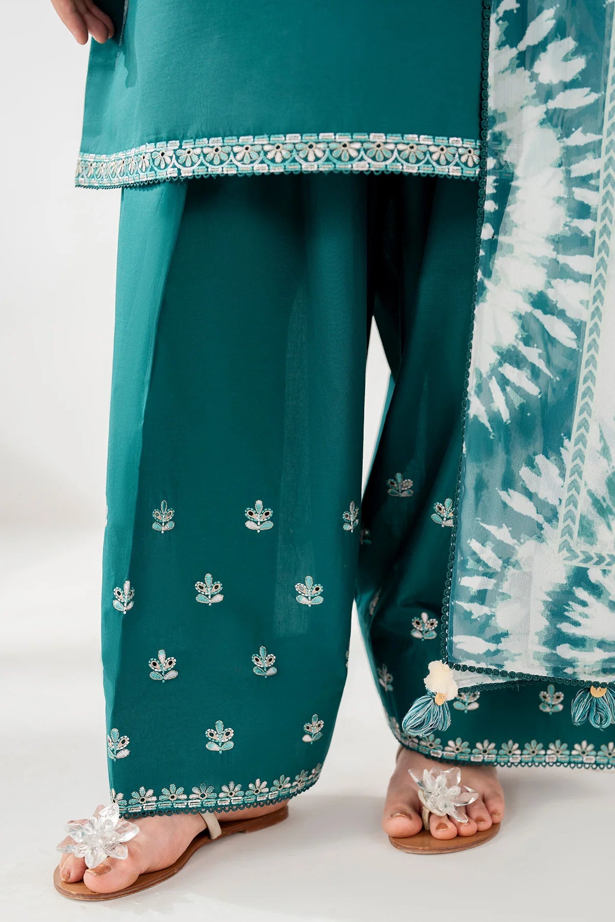 EMBROIDERED LAWN USE-9248