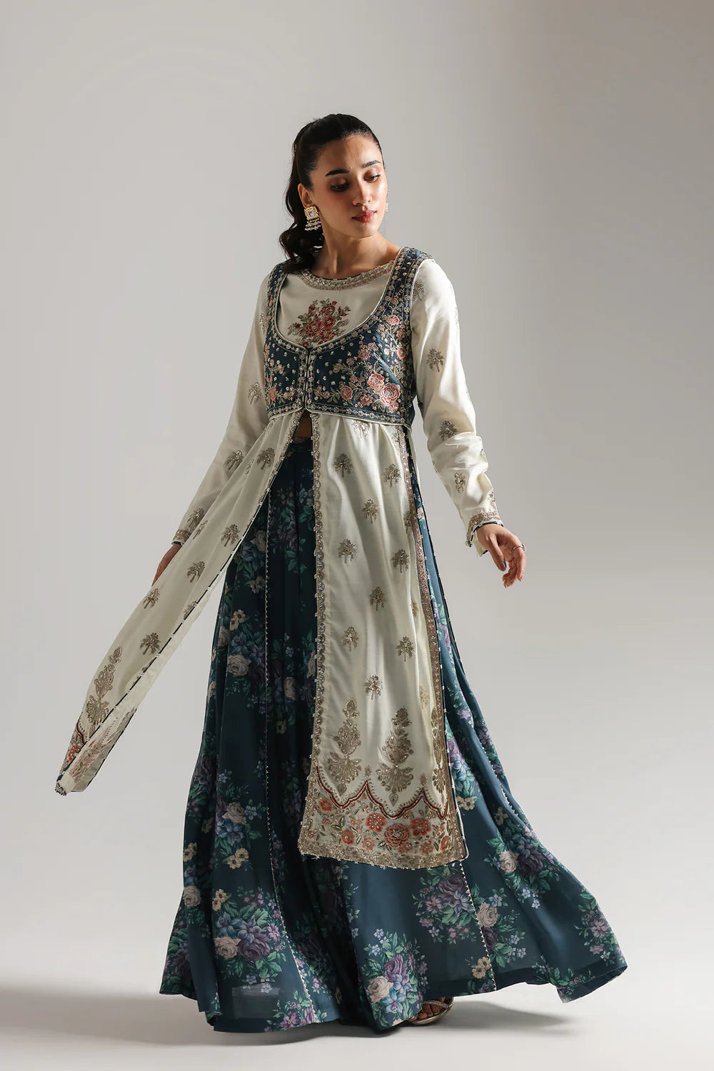 EMBROIDERED SUIT