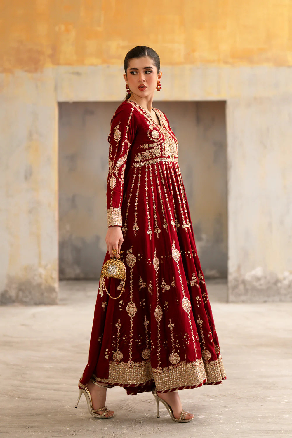EMBROIDERED SUIT