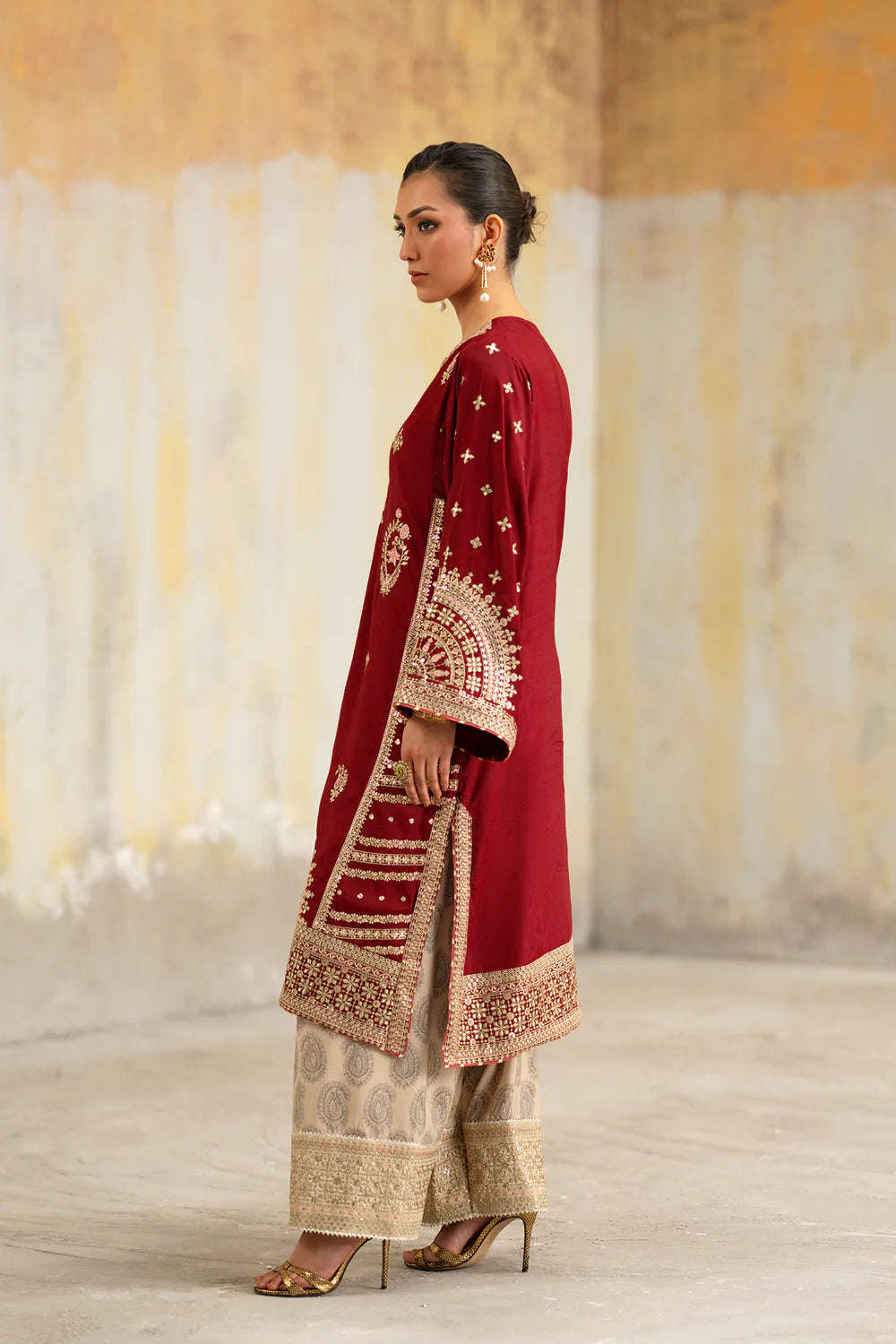 EMBROIDERED SUIT