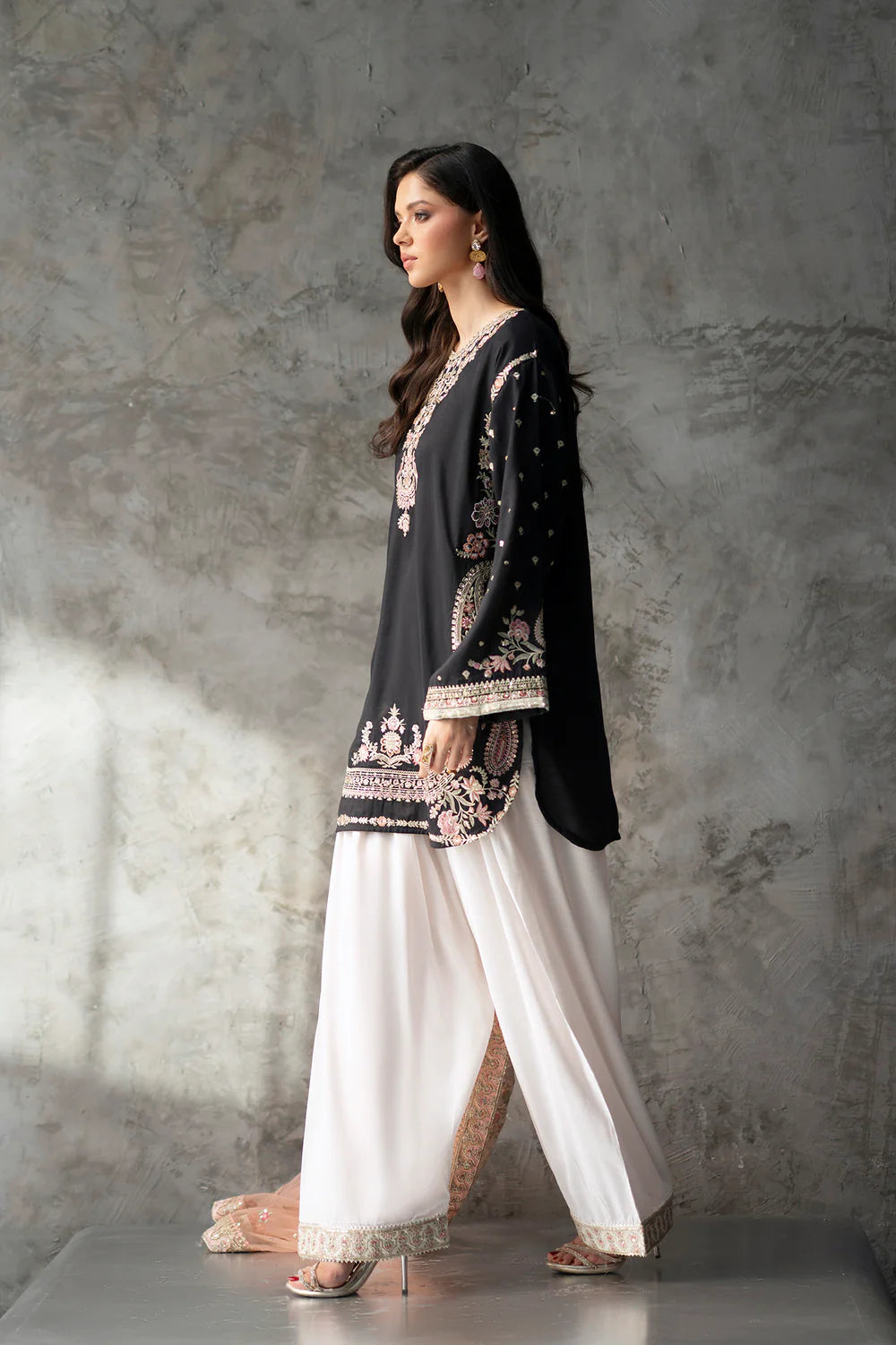 EMBROIDERED SUIT