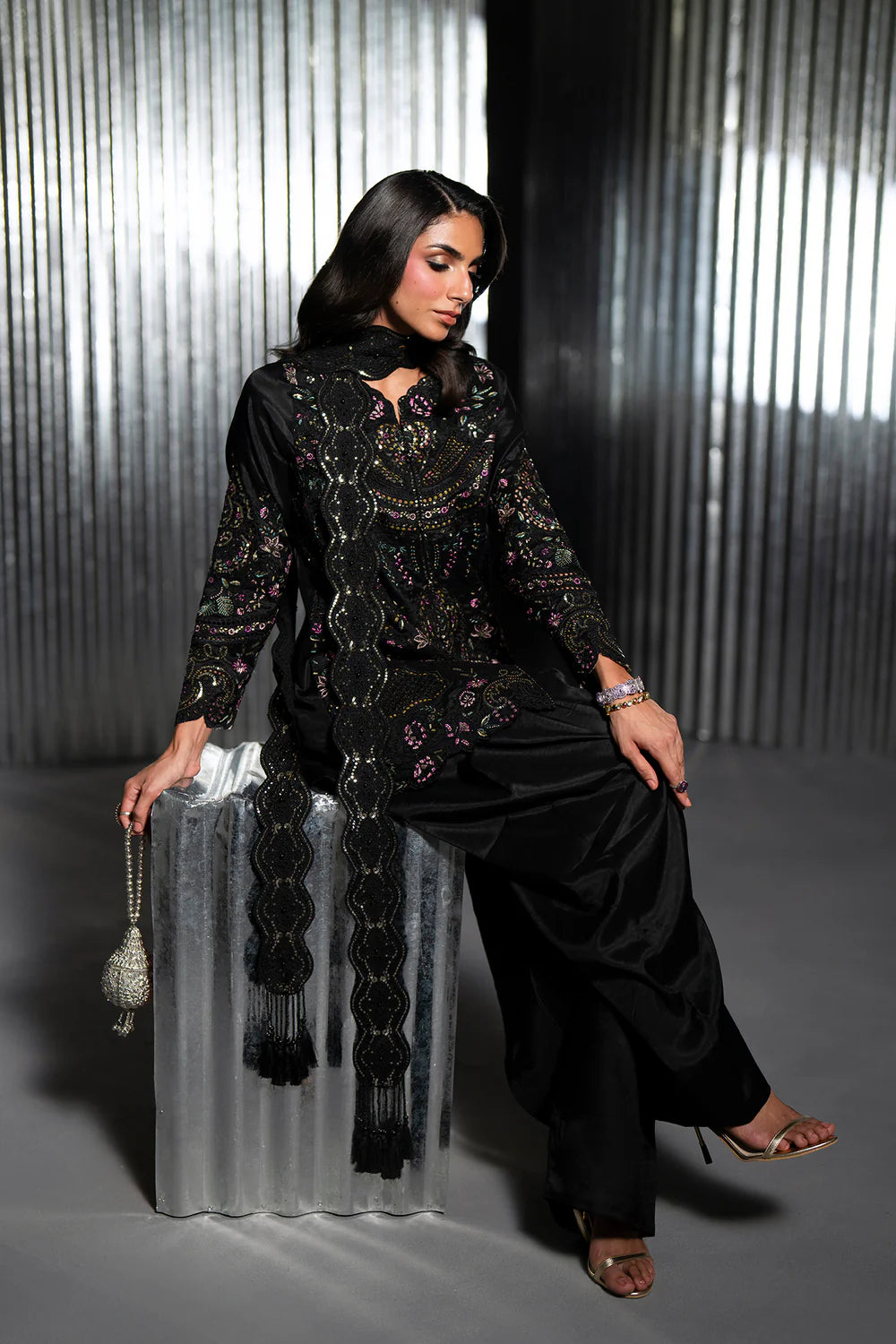 EMBROIDERED SUIT