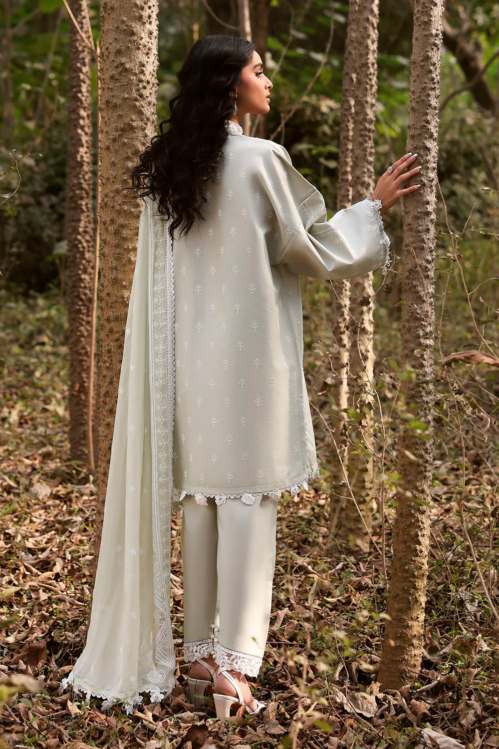 3 Piece Embroidered Lawn Suit With Embroidered Chiffon Dupatta KD-62004