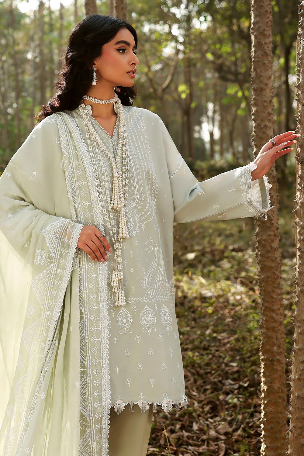 3 Piece Embroidered Lawn Suit With Embroidered Chiffon Dupatta KD-62004