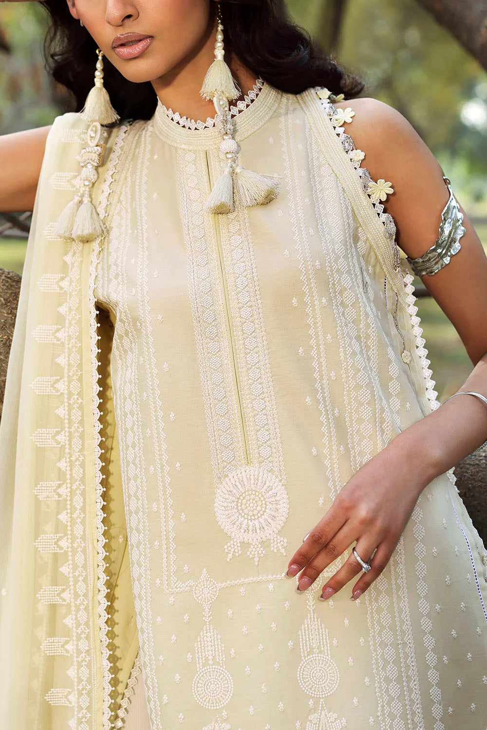 3 Piece Embroidered Lawn Suit With Embroidered Chiffon Dupatta KD-62005