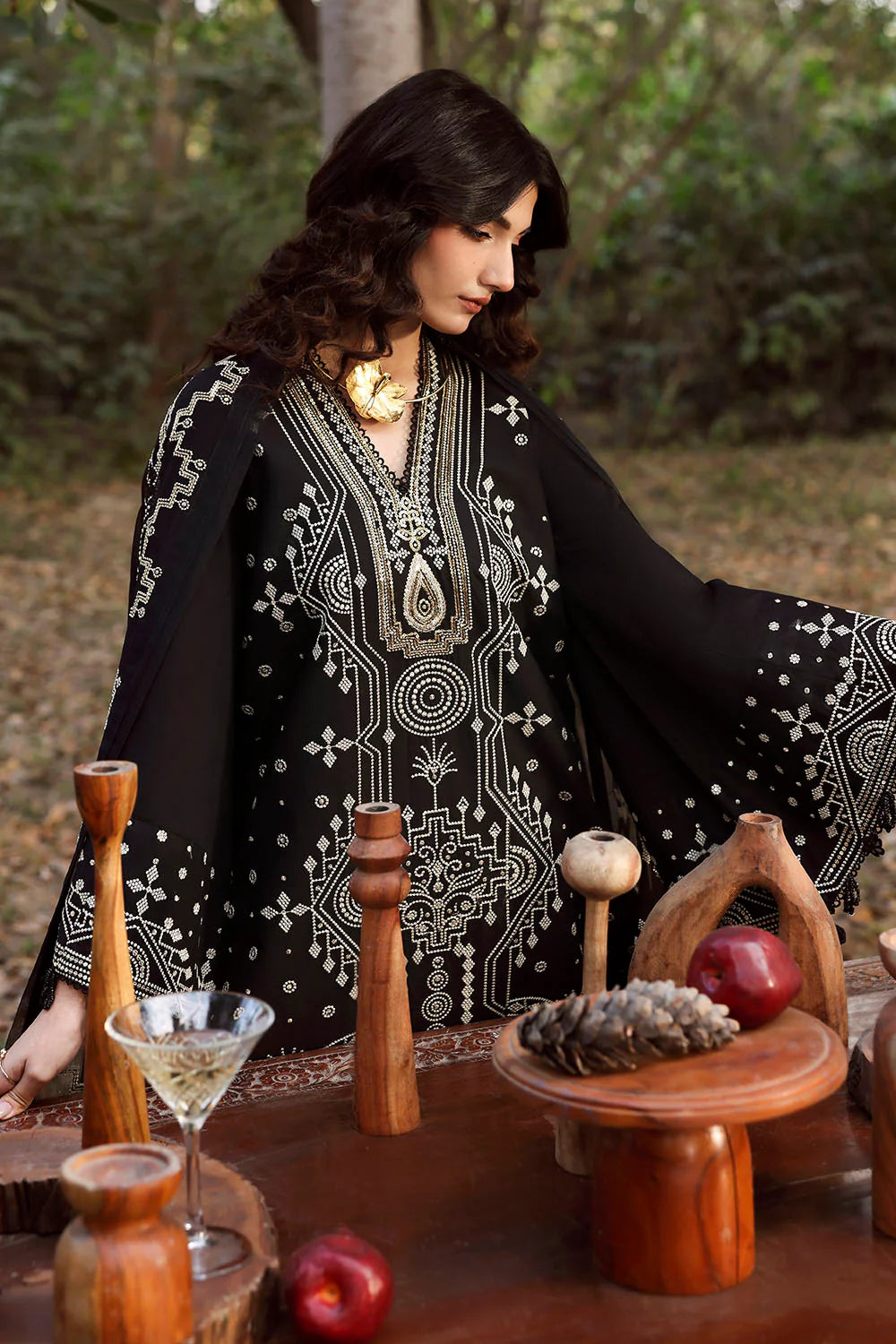 3 Piece Embroidered Lawn Suit With Embroidered Chiffon Dupatta KD-62006