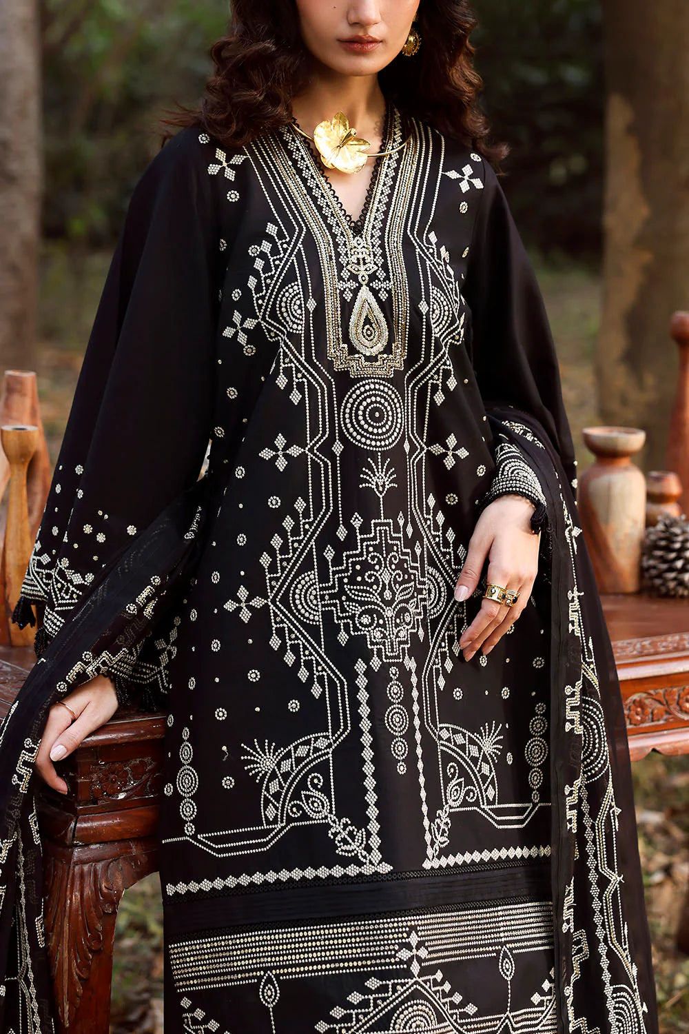 3 Piece Embroidered Lawn Suit With Embroidered Chiffon Dupatta KD-62006