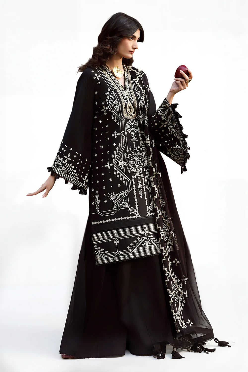 3 Piece Embroidered Lawn Suit With Embroidered Chiffon Dupatta KD-62006