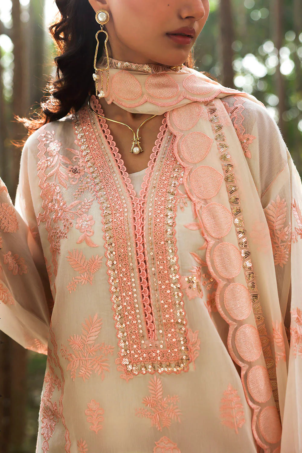 3 Piece Embroidered Paper Cotton Suit With Embroidered Chiffon Dupatta LE-62002