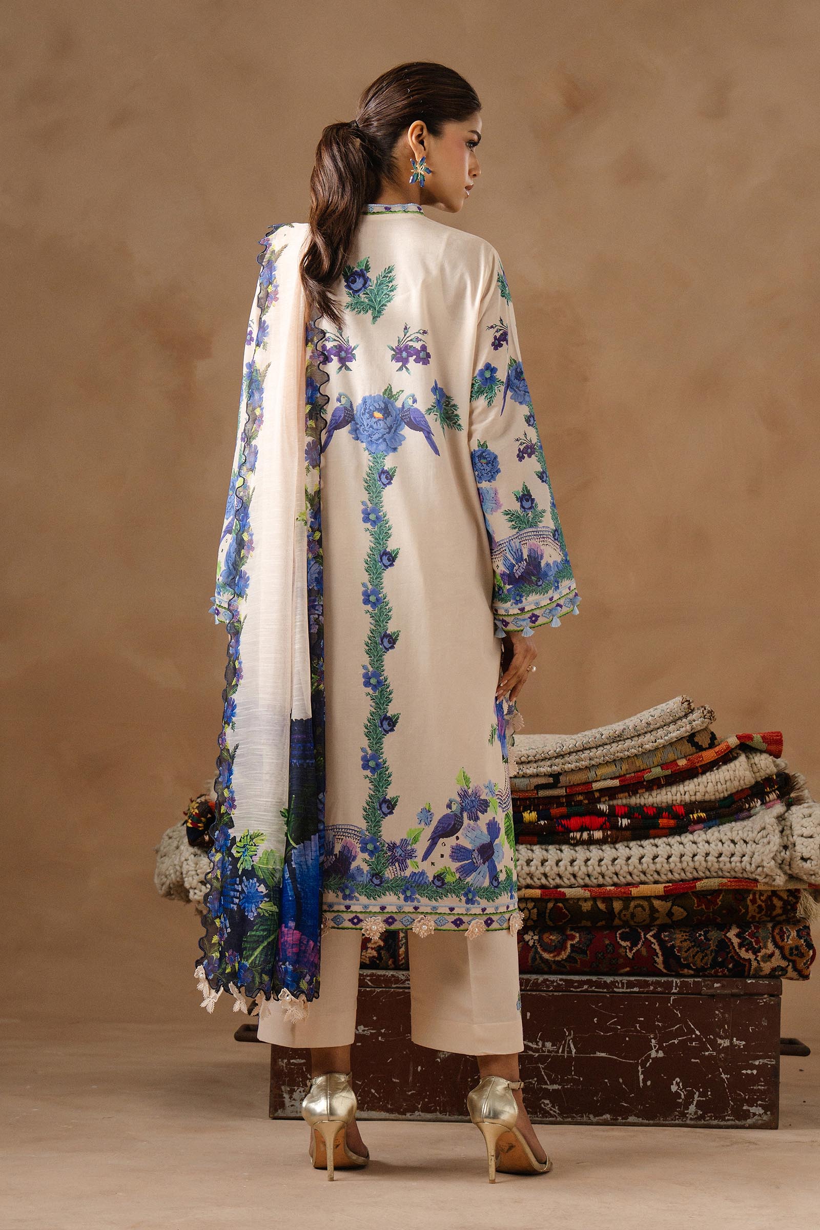 Unstitched Muzlin Lawn 3 Piece Suit