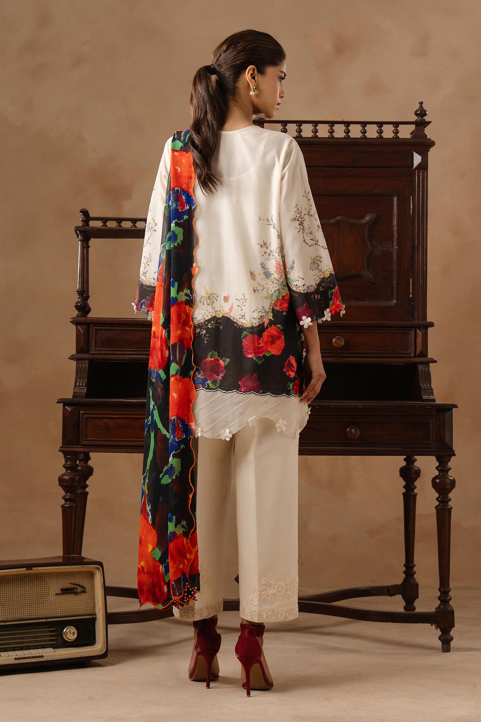 Unstitched Muzlin Lawn 3 Piece Suit