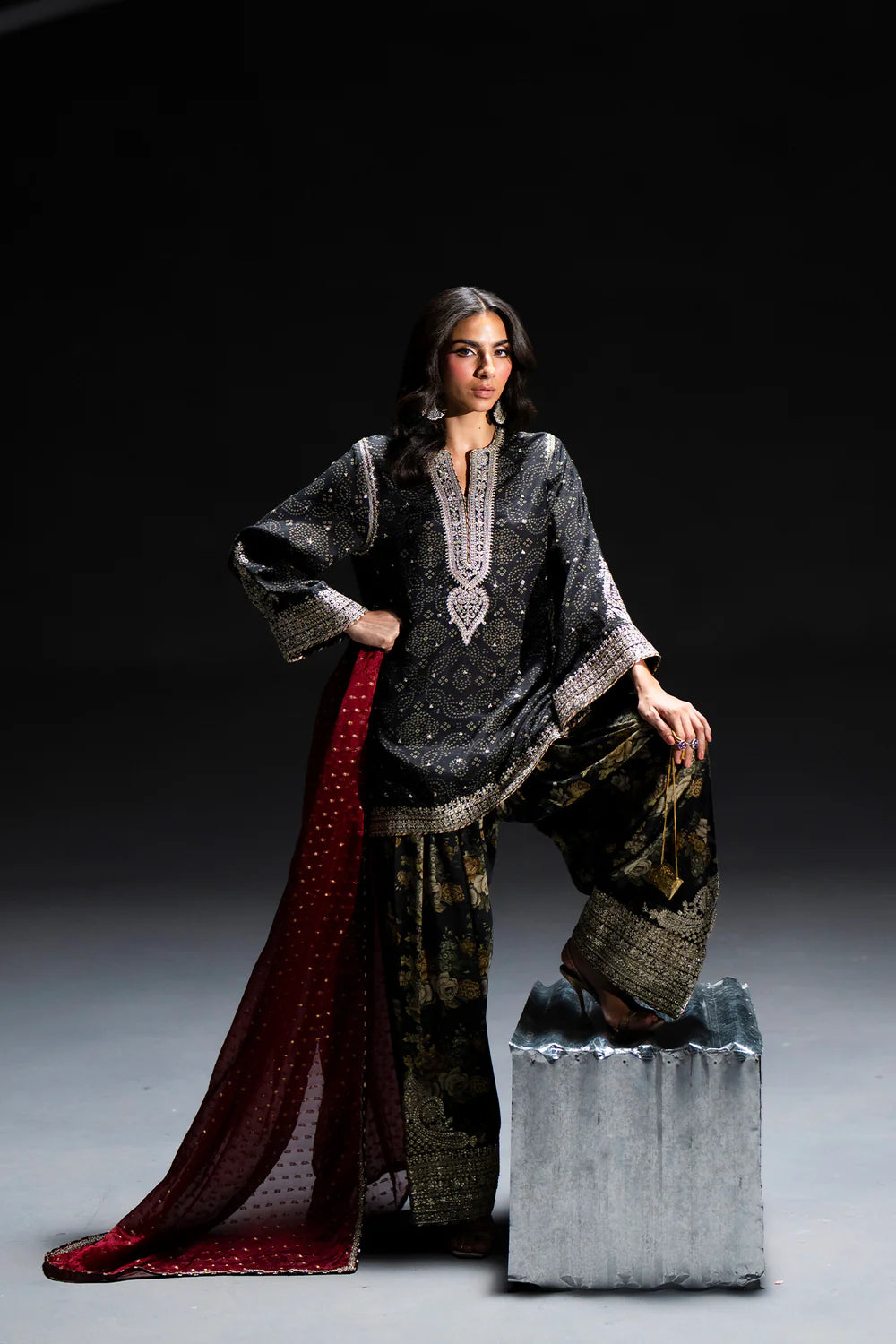 EMBROIDERED SUIT
