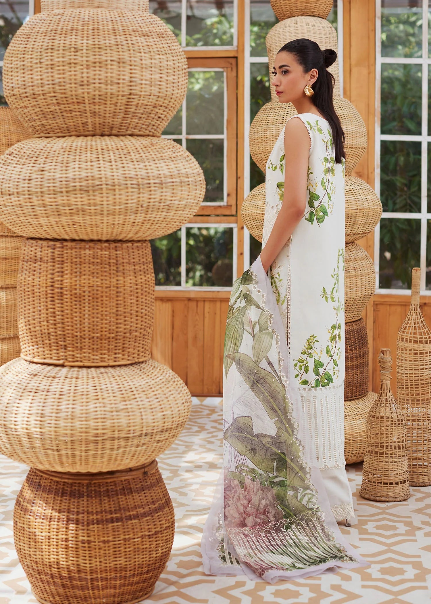 Saira Shakira - The Leaves are Calling