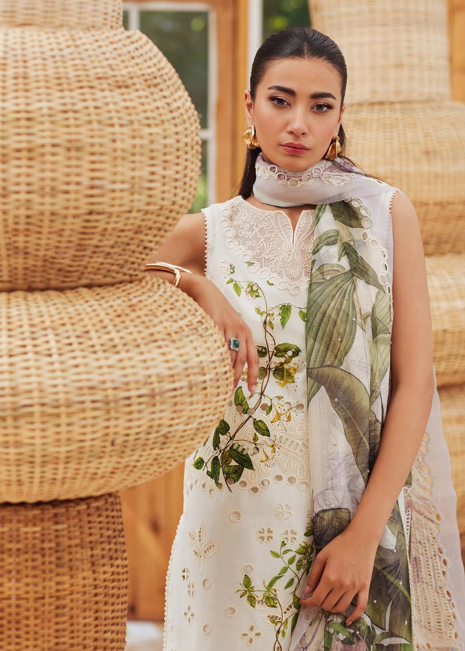 Saira Shakira - The Leaves are Calling