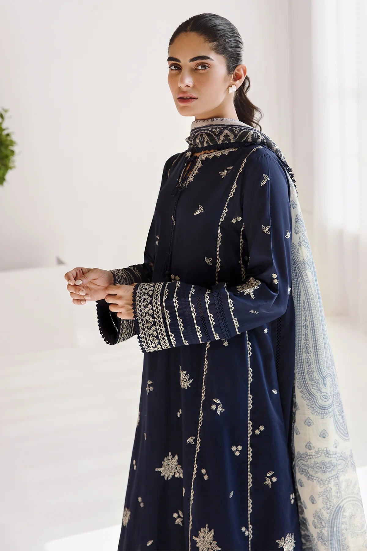 EMBROIDERED LAWN USE-9031