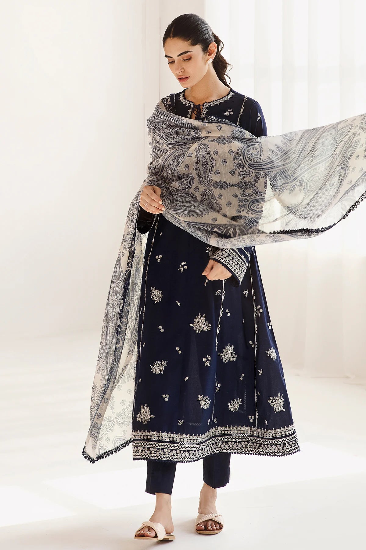 EMBROIDERED LAWN USE-9031
