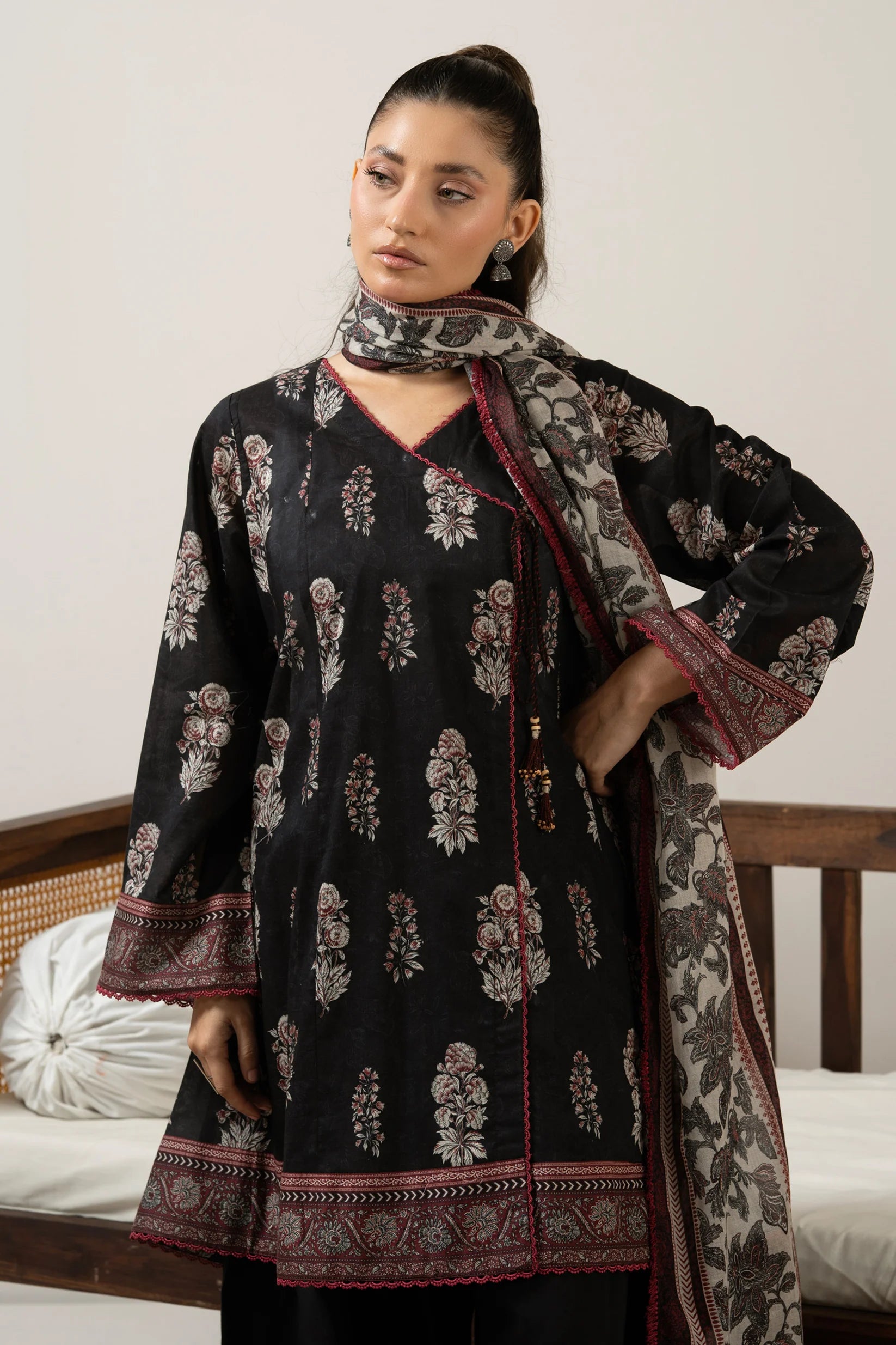 PRINTED LAWN UNSTITCHED 3 PIECE SUIT