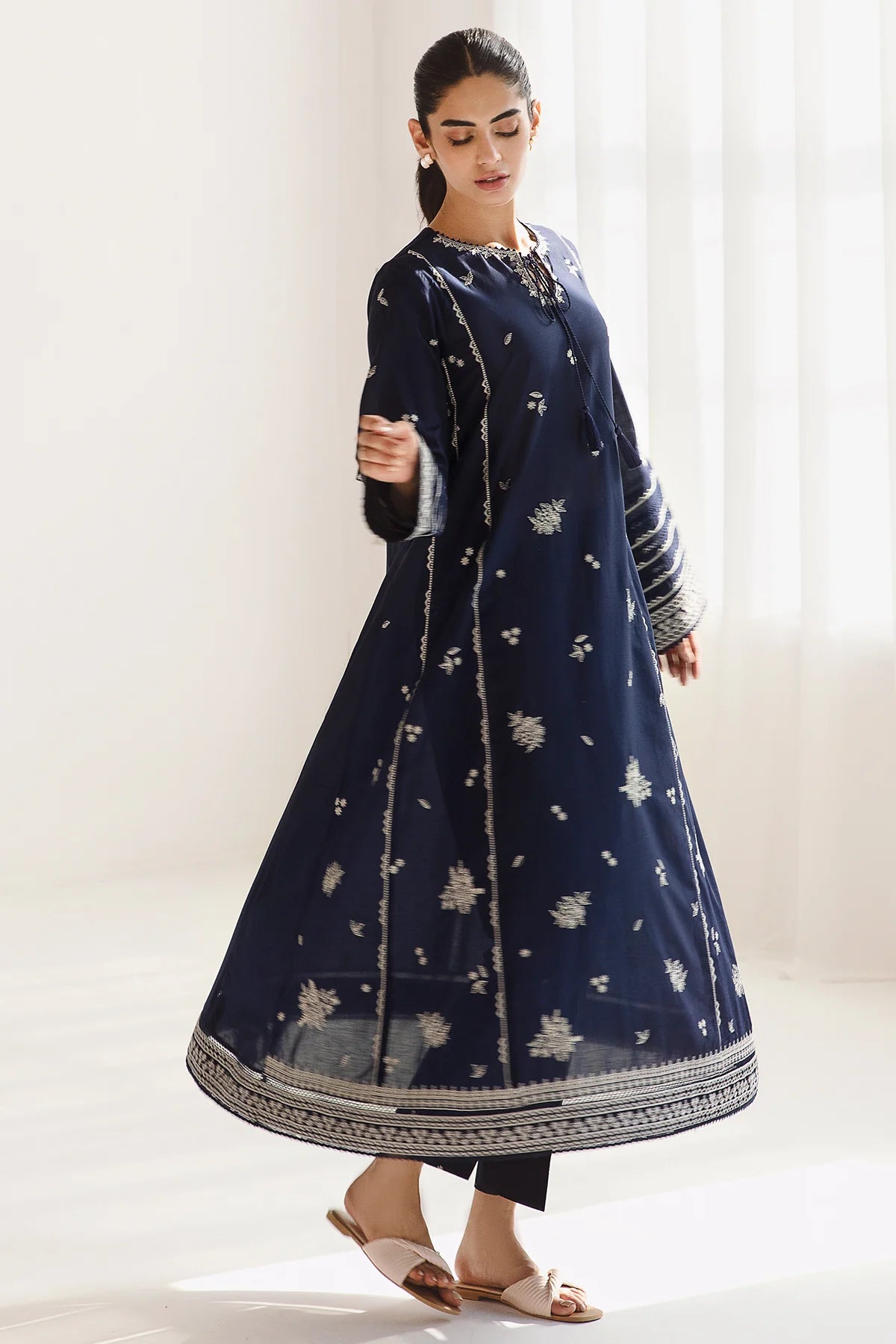 EMBROIDERED LAWN USE-9031